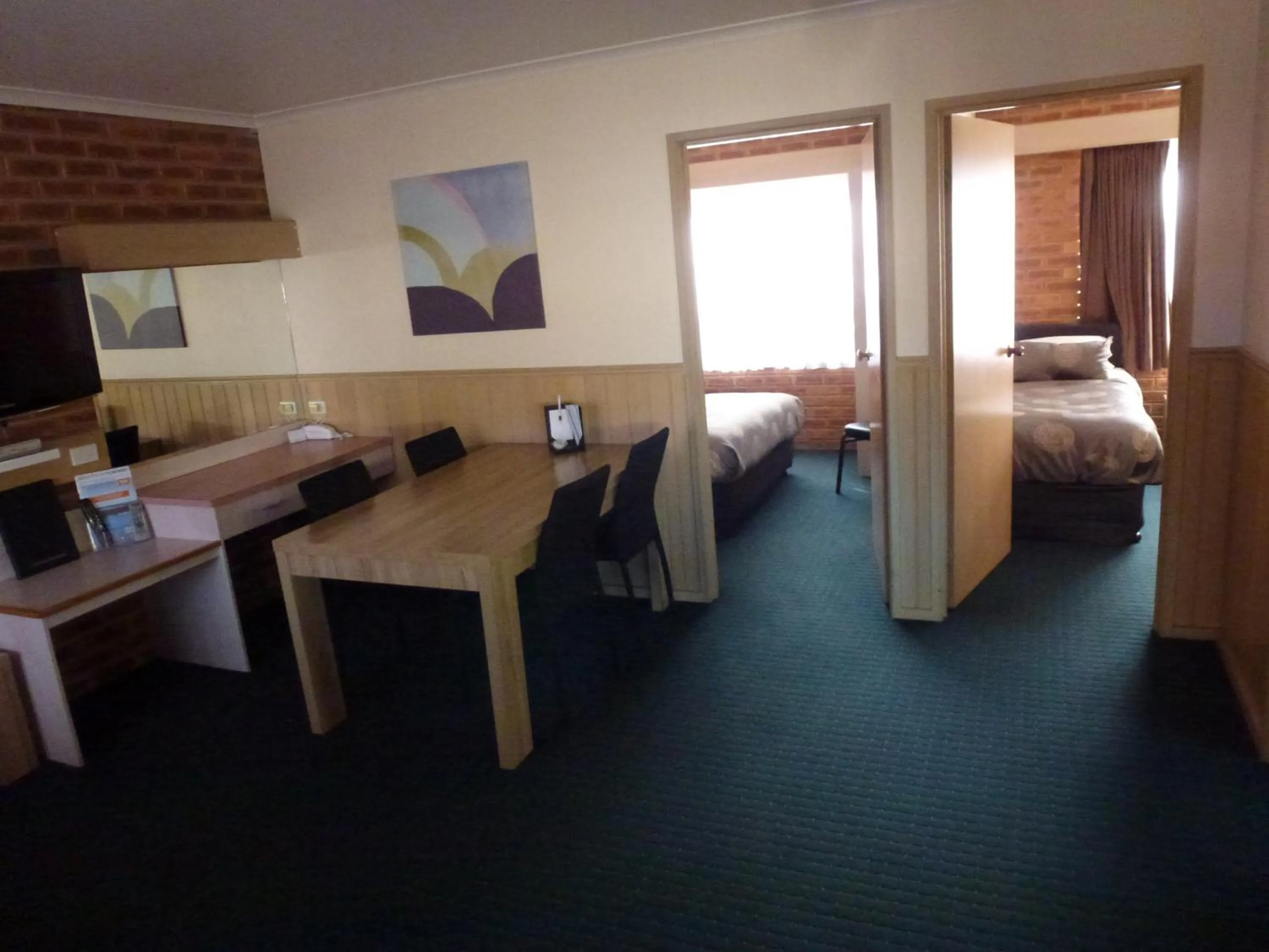 Living room, Bed in Colonial Motor Inn Bairnsdale Golden Chain Property