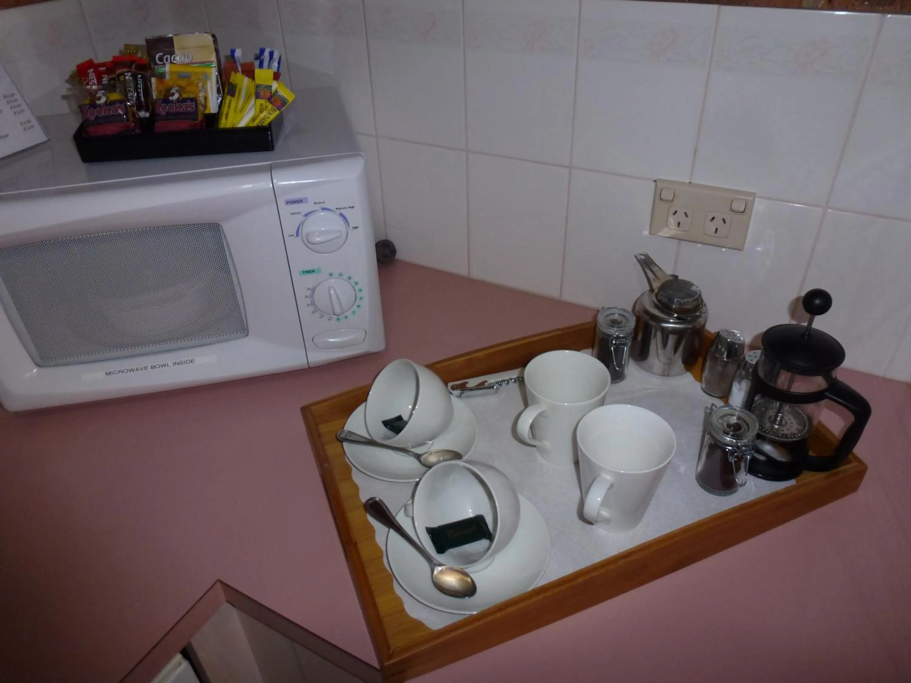 Kitchen or kitchenette in Colonial Motor Inn Bairnsdale Golden Chain Property