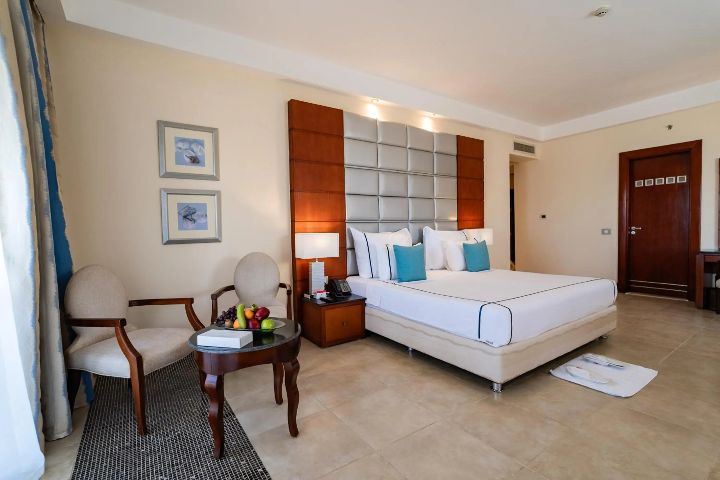 Bedroom, Bed in Tropitel Sahl Hasheesh