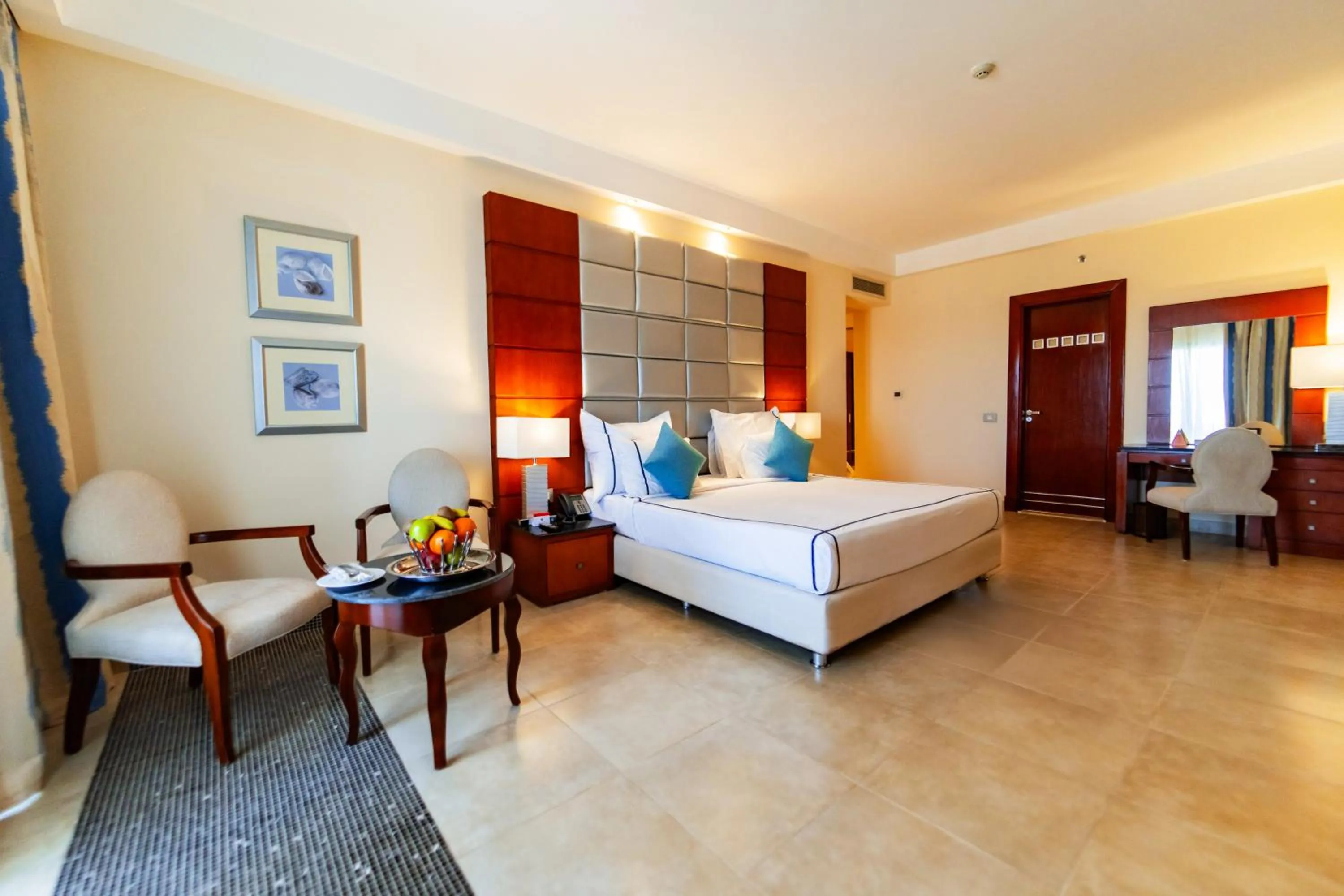 Bedroom, Bed in Tropitel Sahl Hasheesh