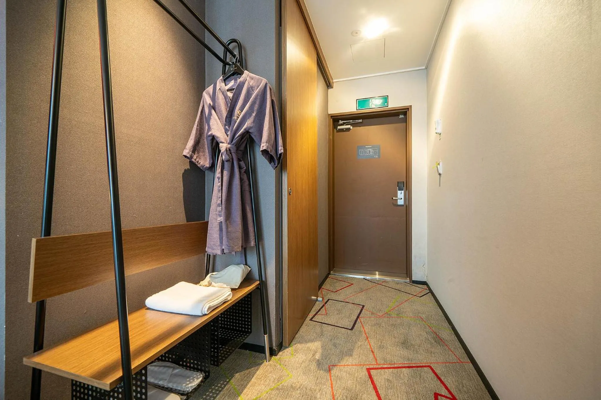 wardrobe in South Vandeco Hotel