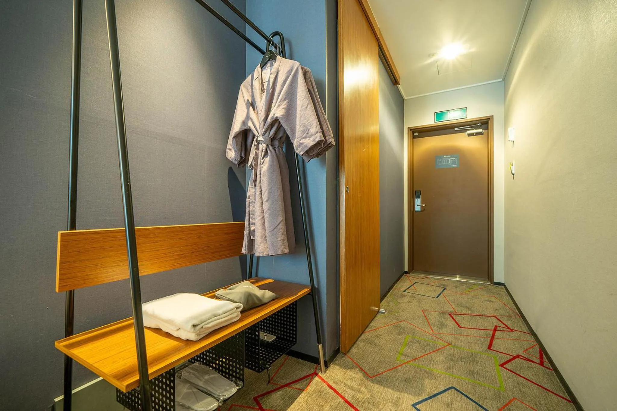 wardrobe in South Vandeco Hotel