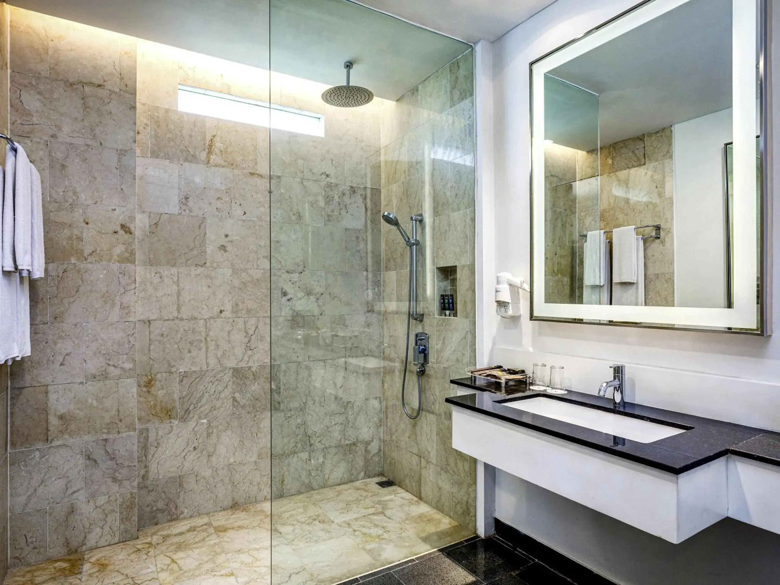 Superior Twin Room in Novotel Palembang Superior Twin Room in Novotel Palembang