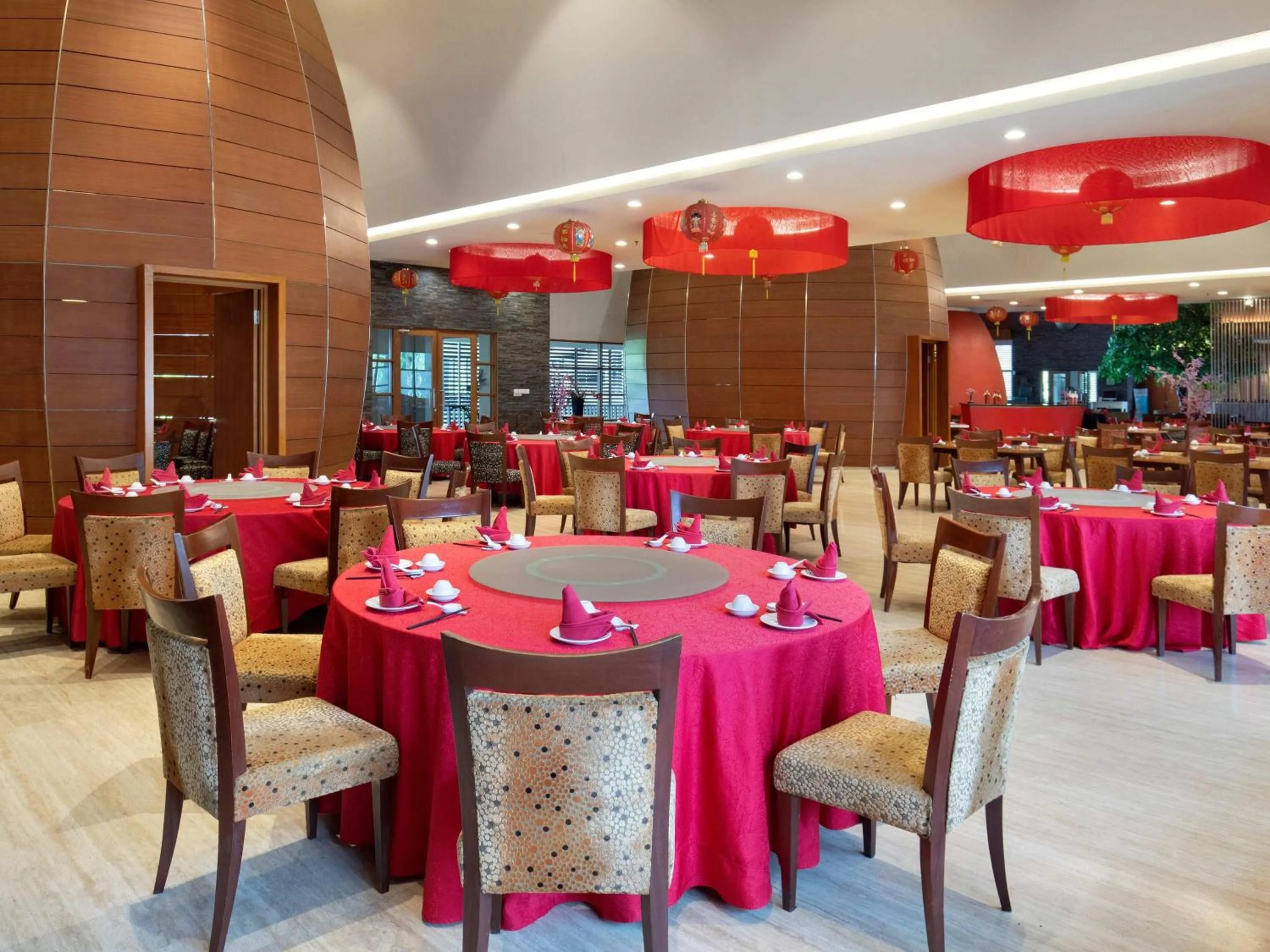 Restaurant/places to eat in Novotel Palembang
