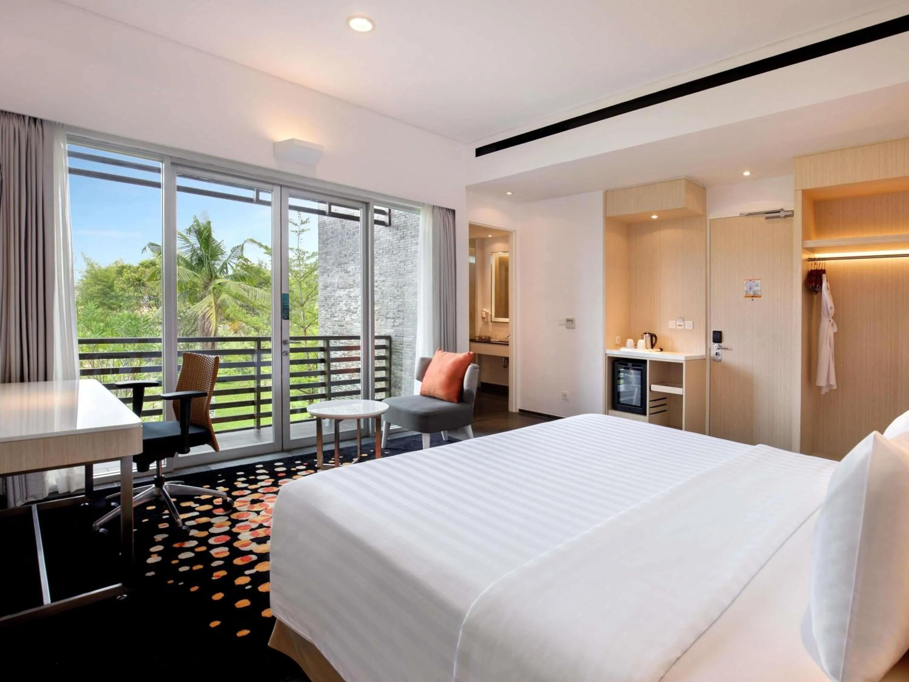 Bedroom, Bed in Novotel Palembang