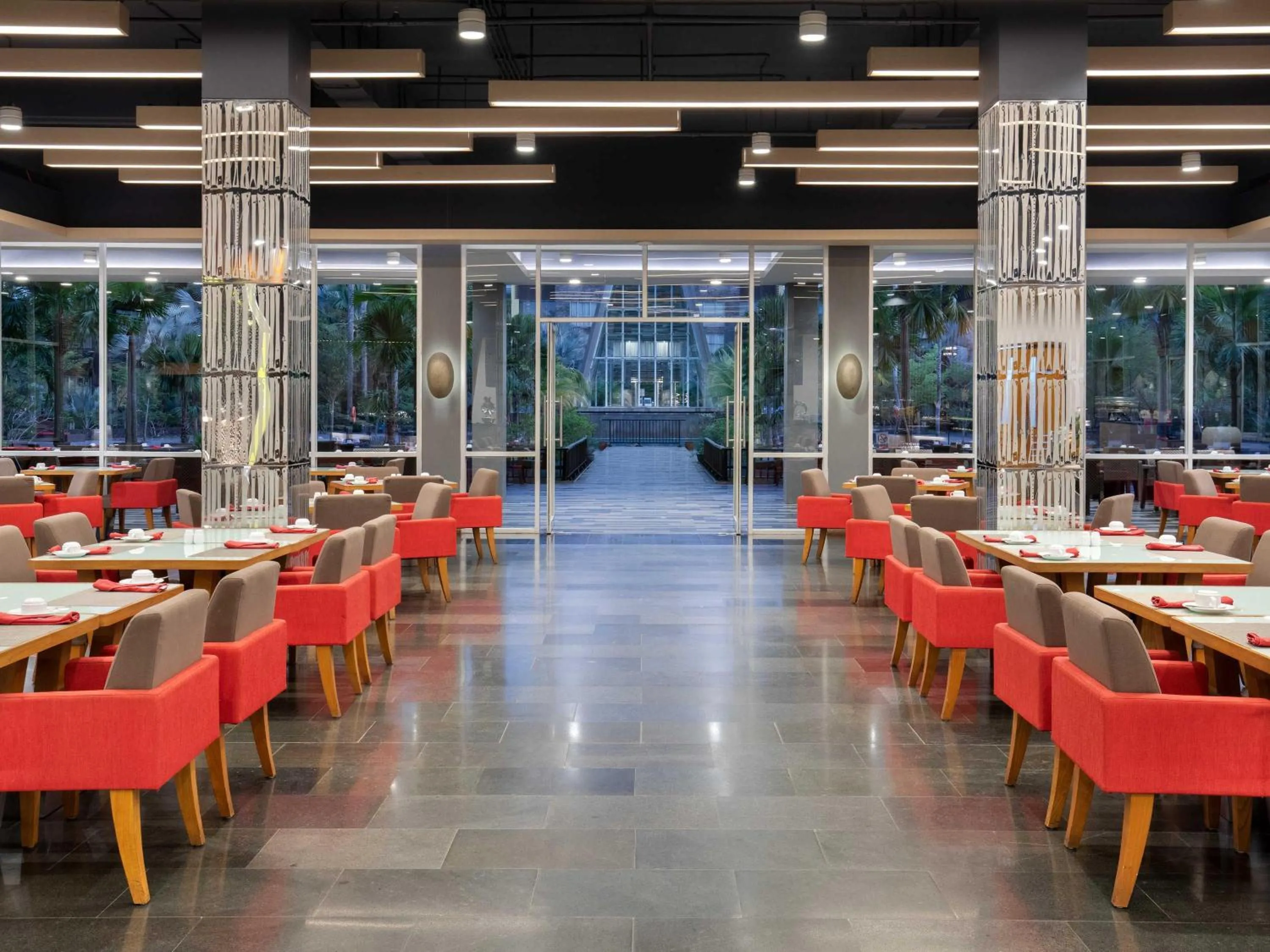 Restaurant/places to eat in Novotel Palembang