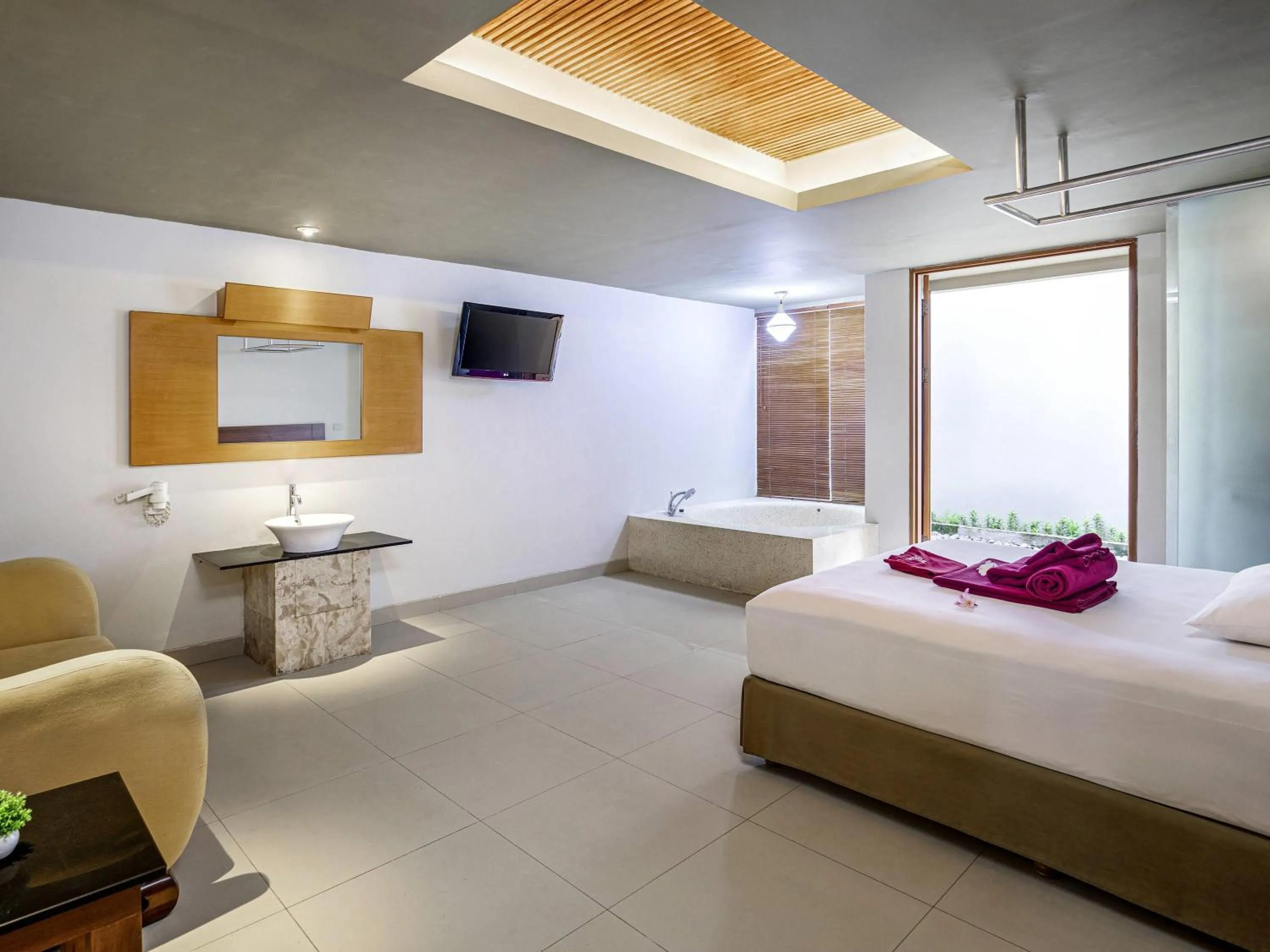 Spa and wellness centre/facilities, Bed in Novotel Palembang