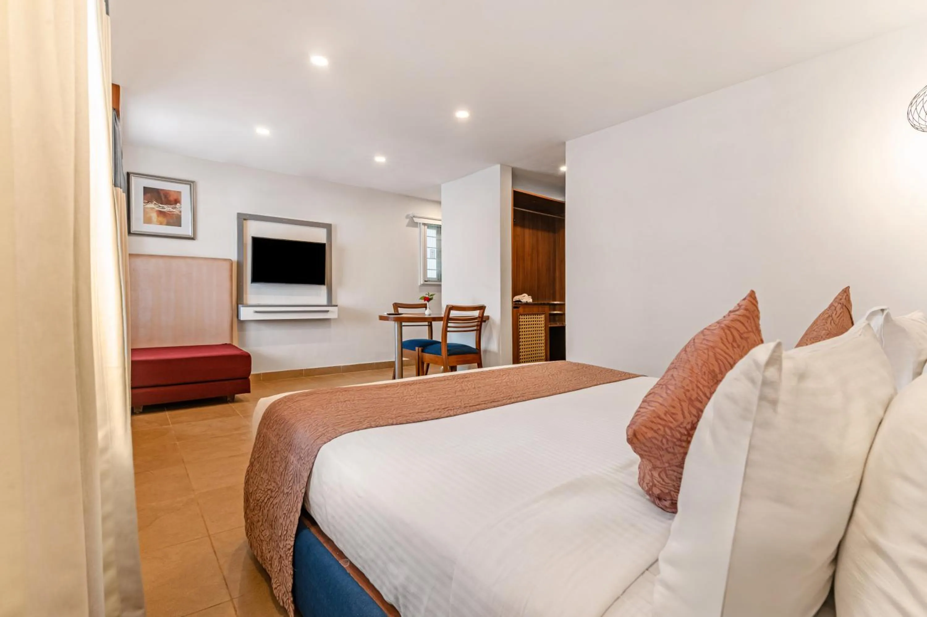 Photo of the whole room, Bed in Sterling Yercaud