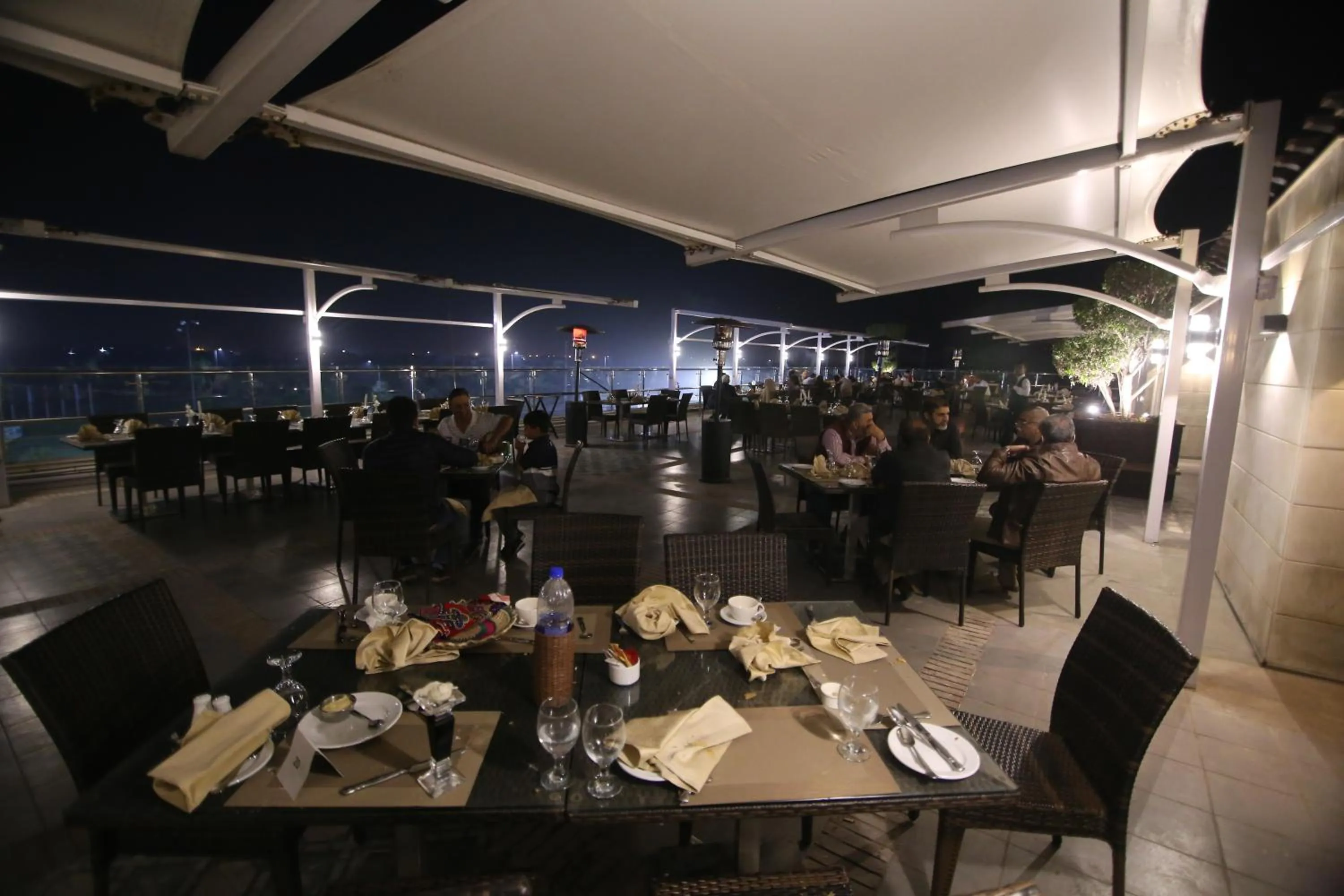 Restaurant/places to eat in Defence Raya Golf & Country Club