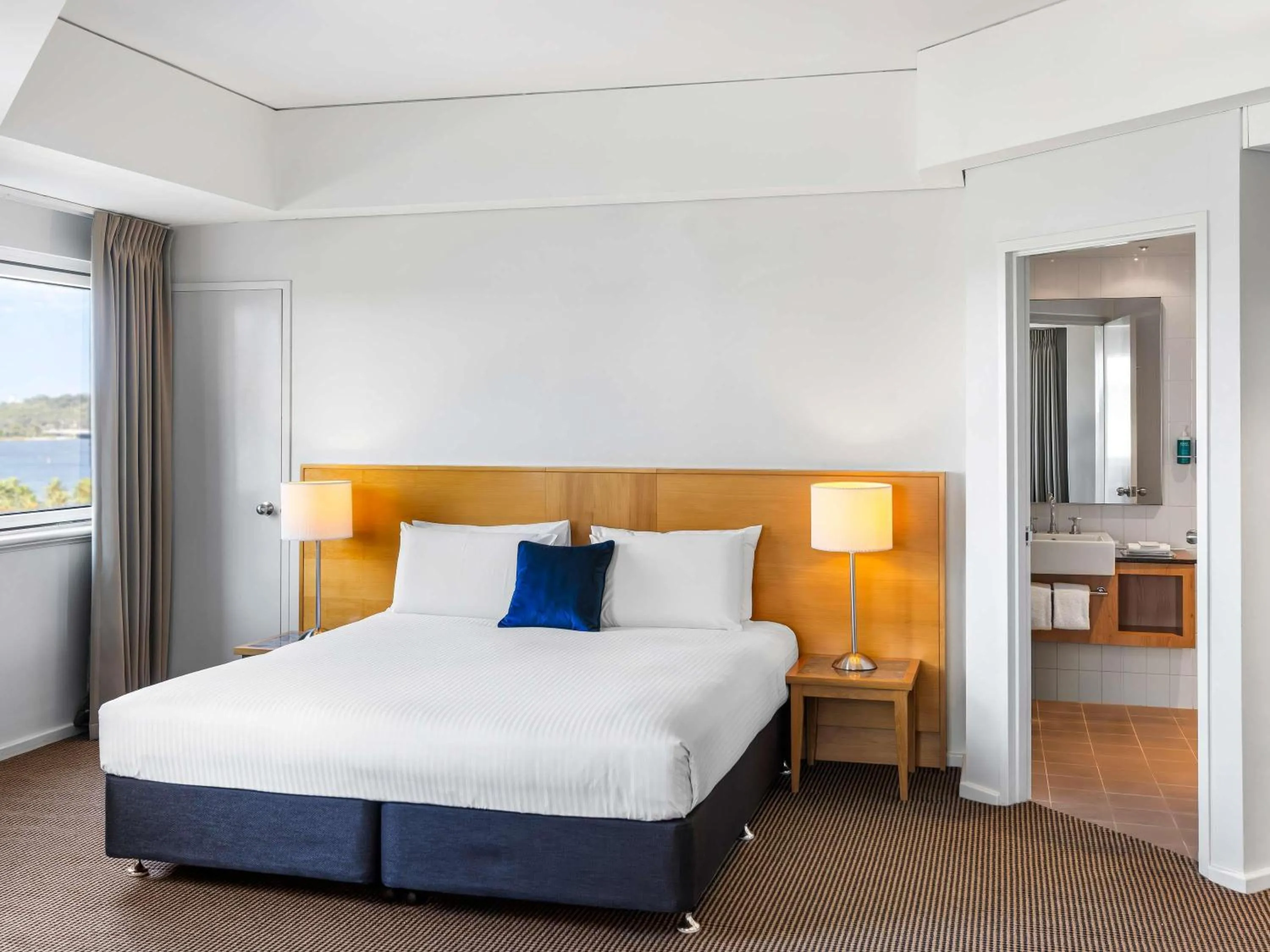 Bedroom, Bed in Novotel Perth Langley