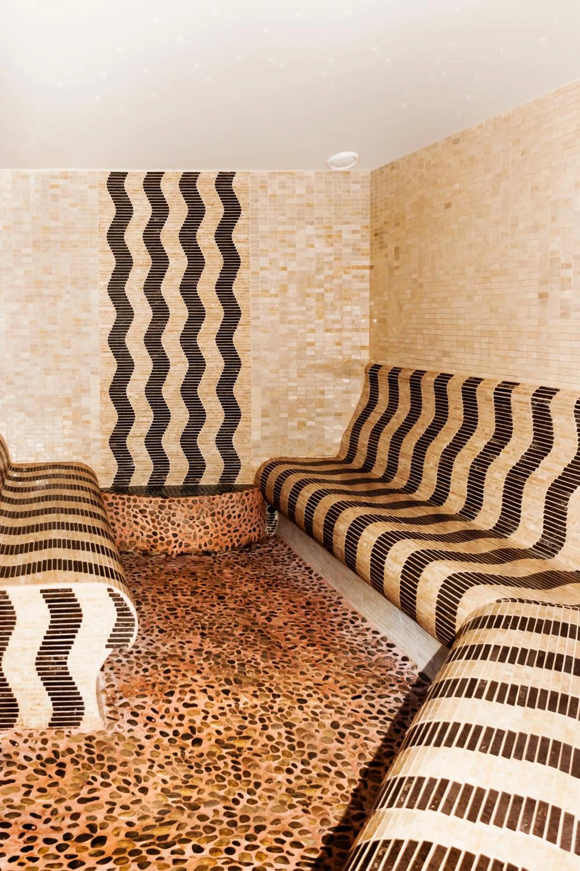 Steam room in Hotel Grand