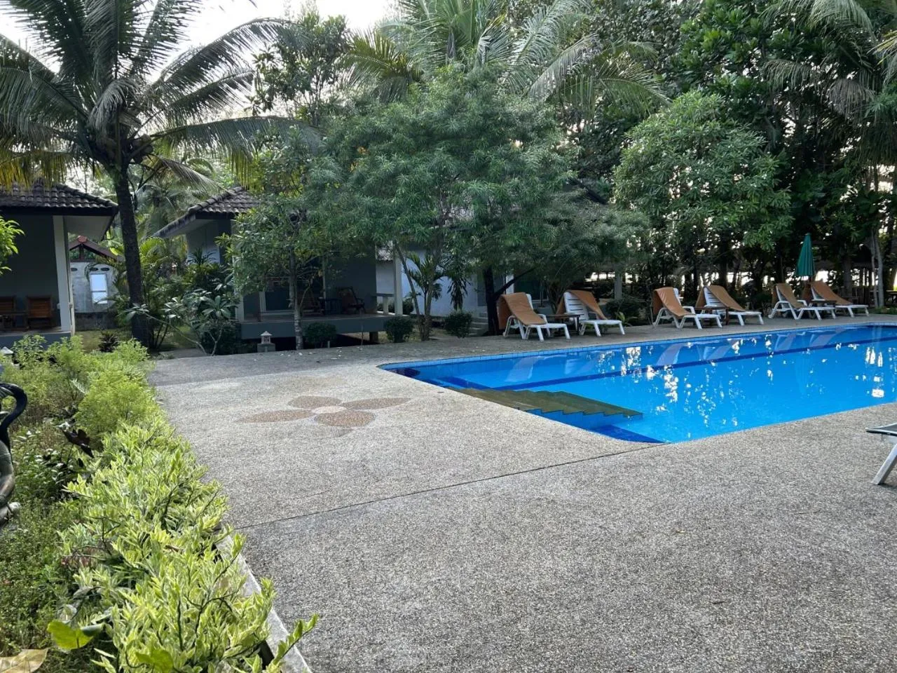 Swimming pool in Cousin Resort Koh Kho Khao Beach