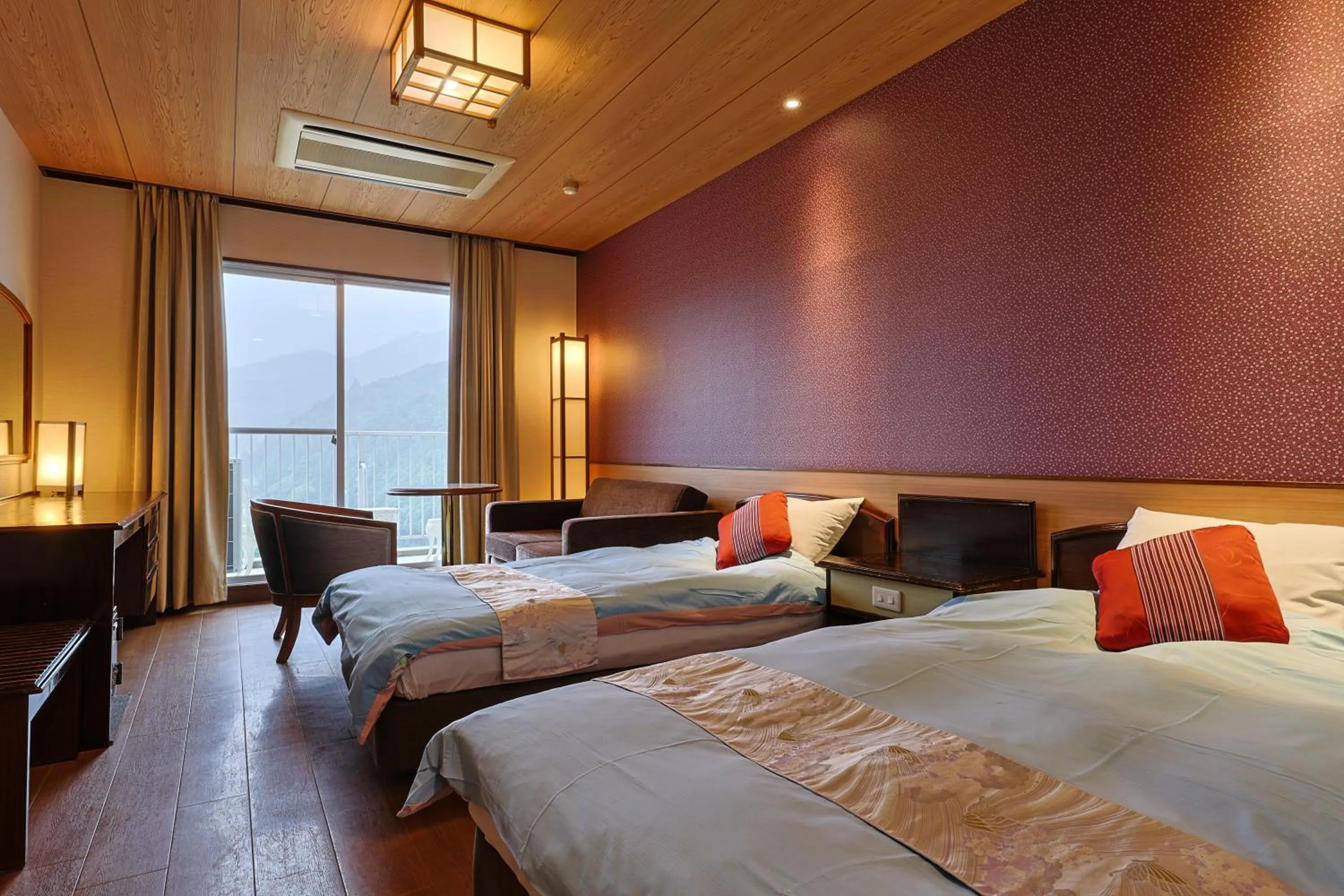 Bed in Hinotani Onsen Misugi Resort