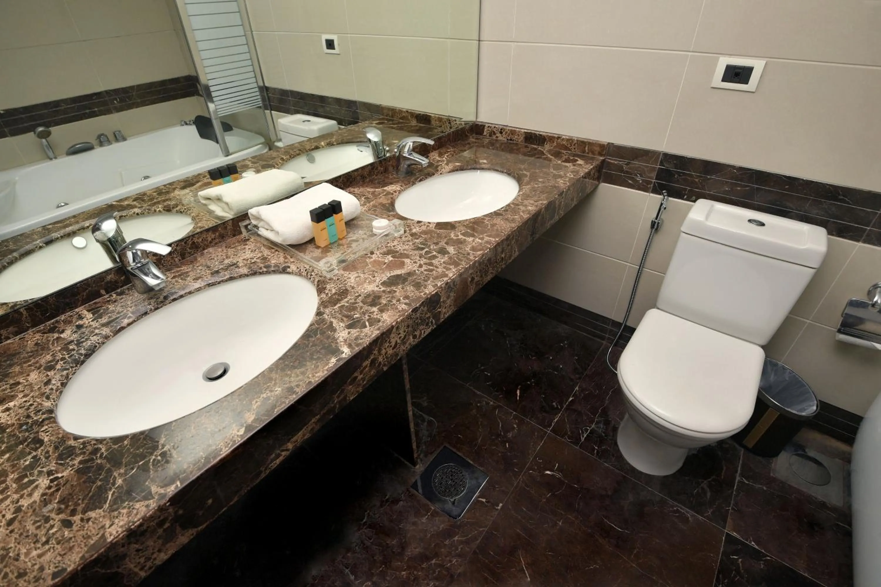 Bathroom in Hollywood Inn Boutique Hotel