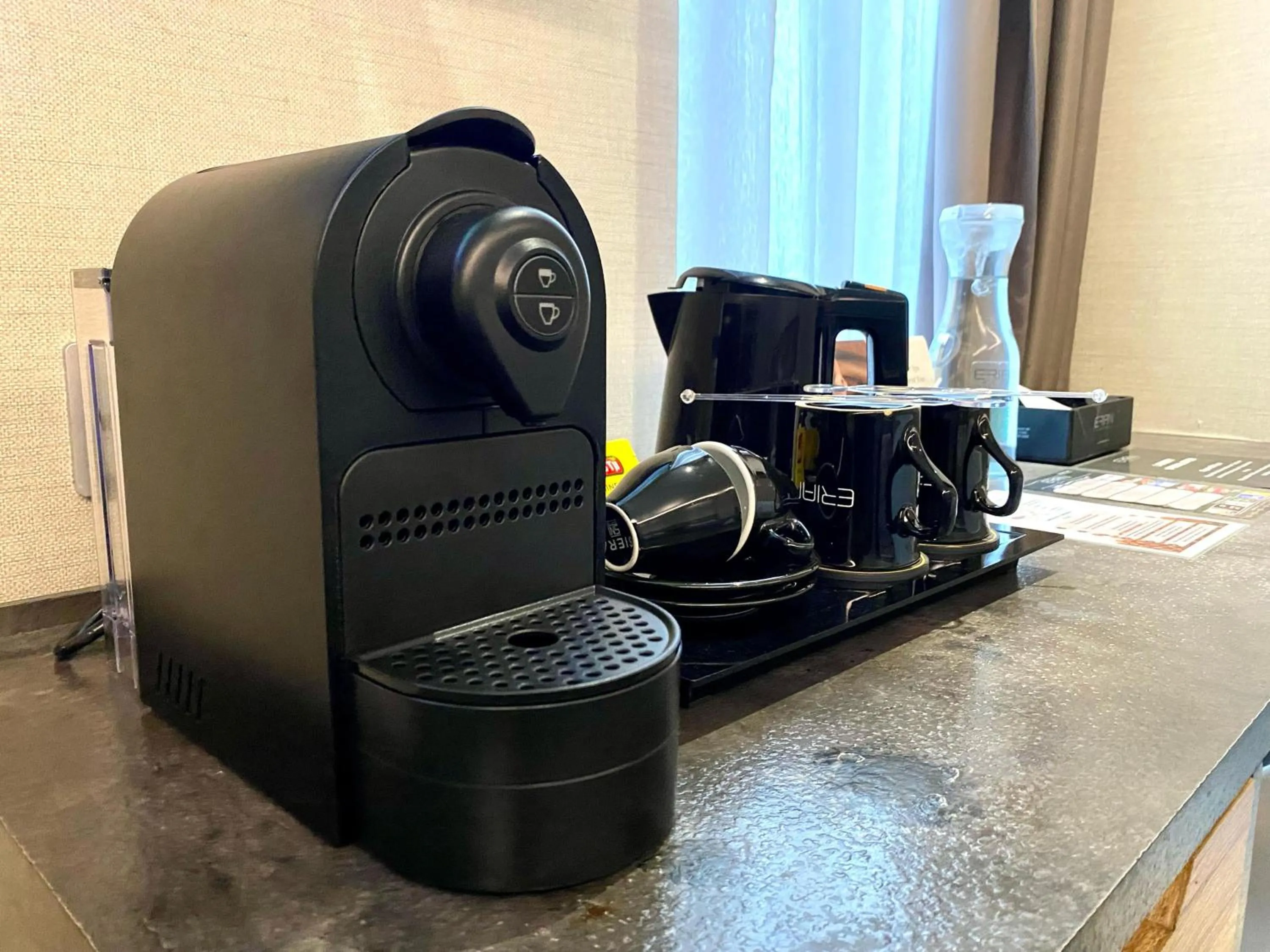 Coffee/tea facilities in Erian Hotel