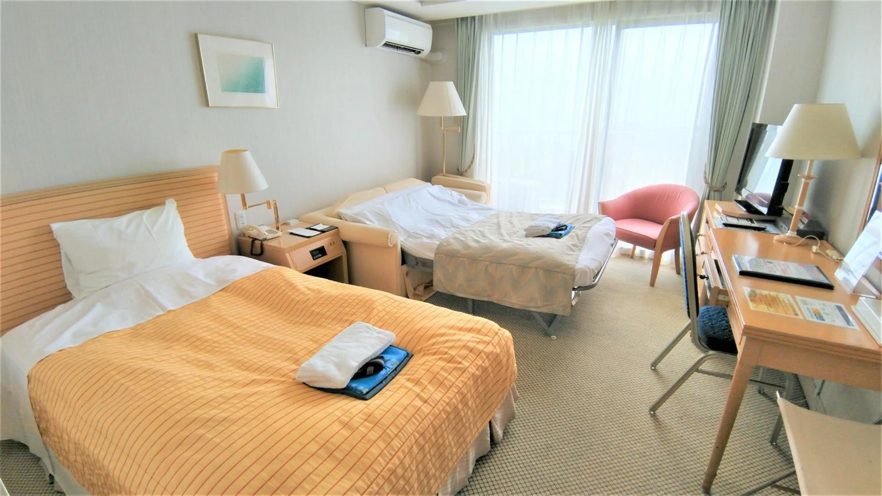 Bed in Onahama Ocean Hotel & Golf Club