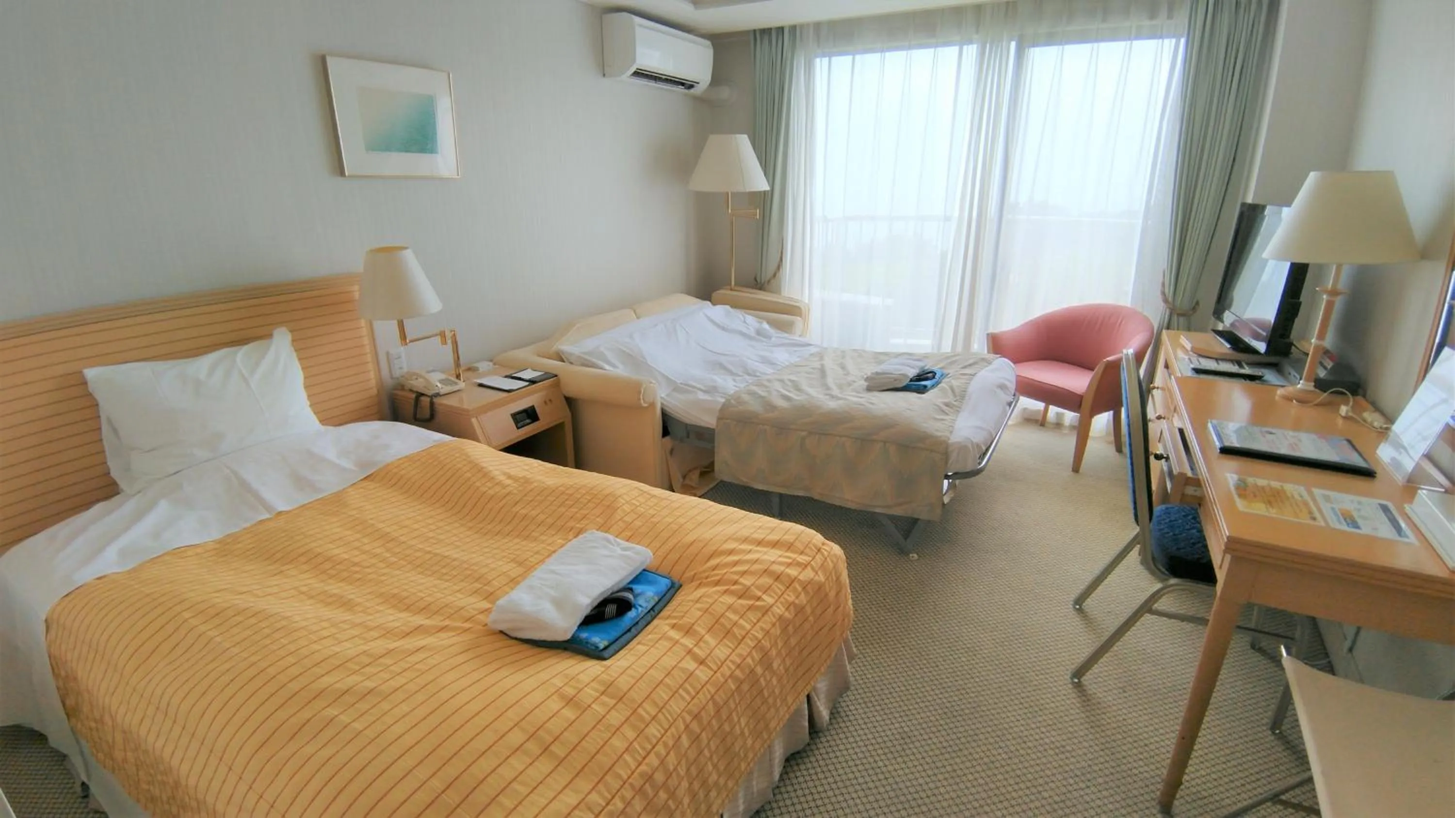 Bed in Onahama Ocean Hotel & Golf Club