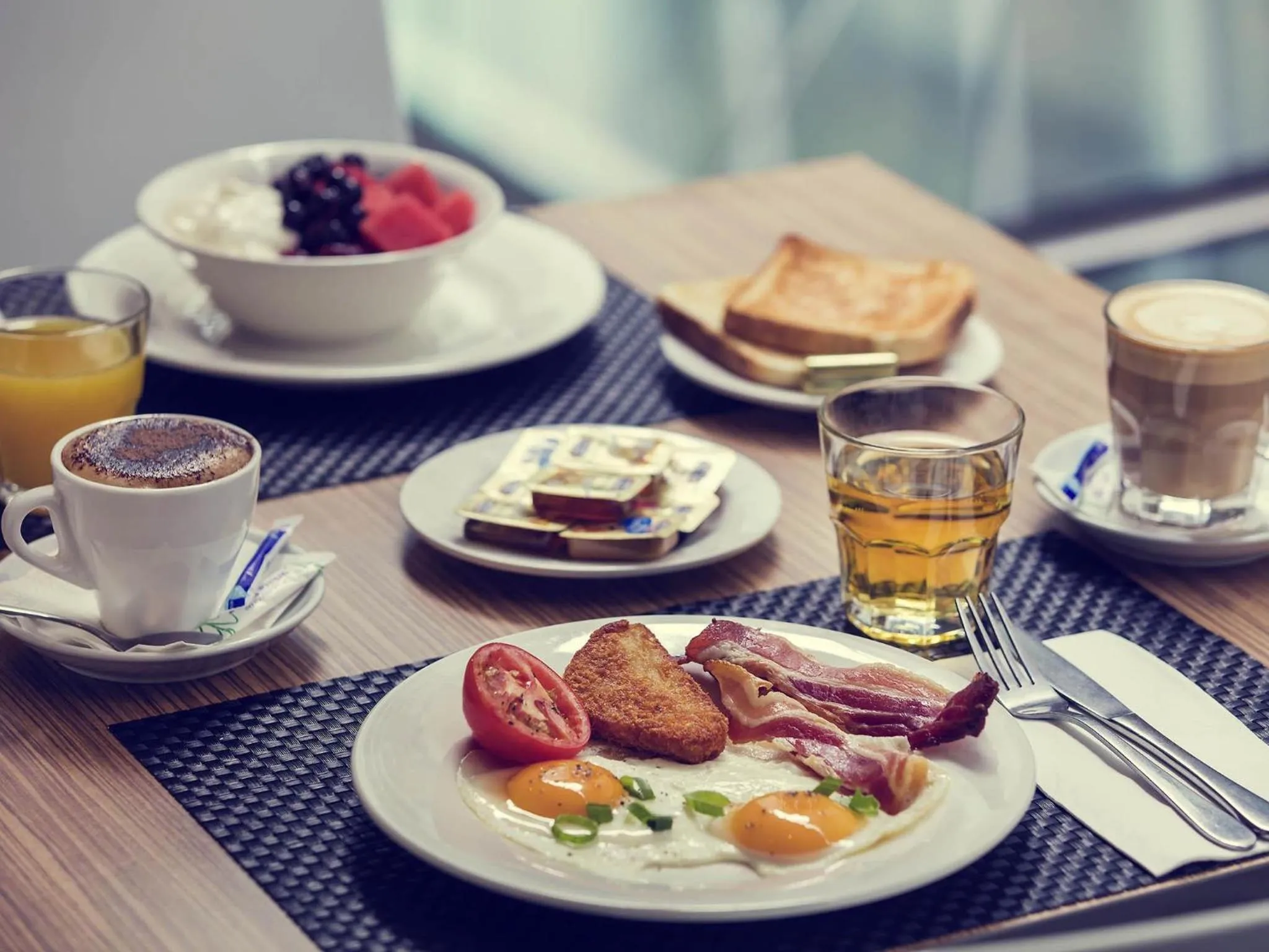 Restaurant/places to eat in Mercure Welcome Melbourne