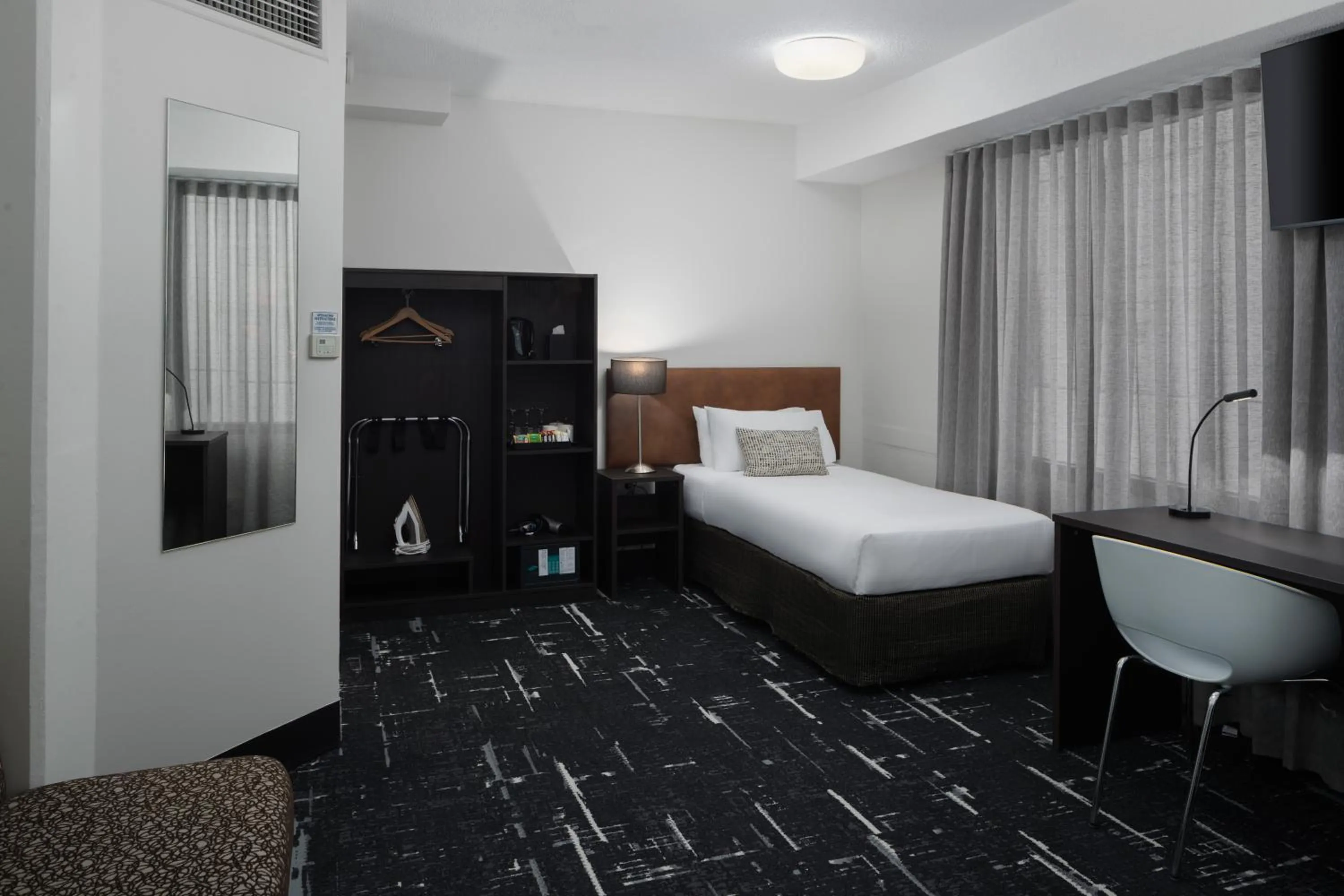 Bed in Mercure Welcome Melbourne