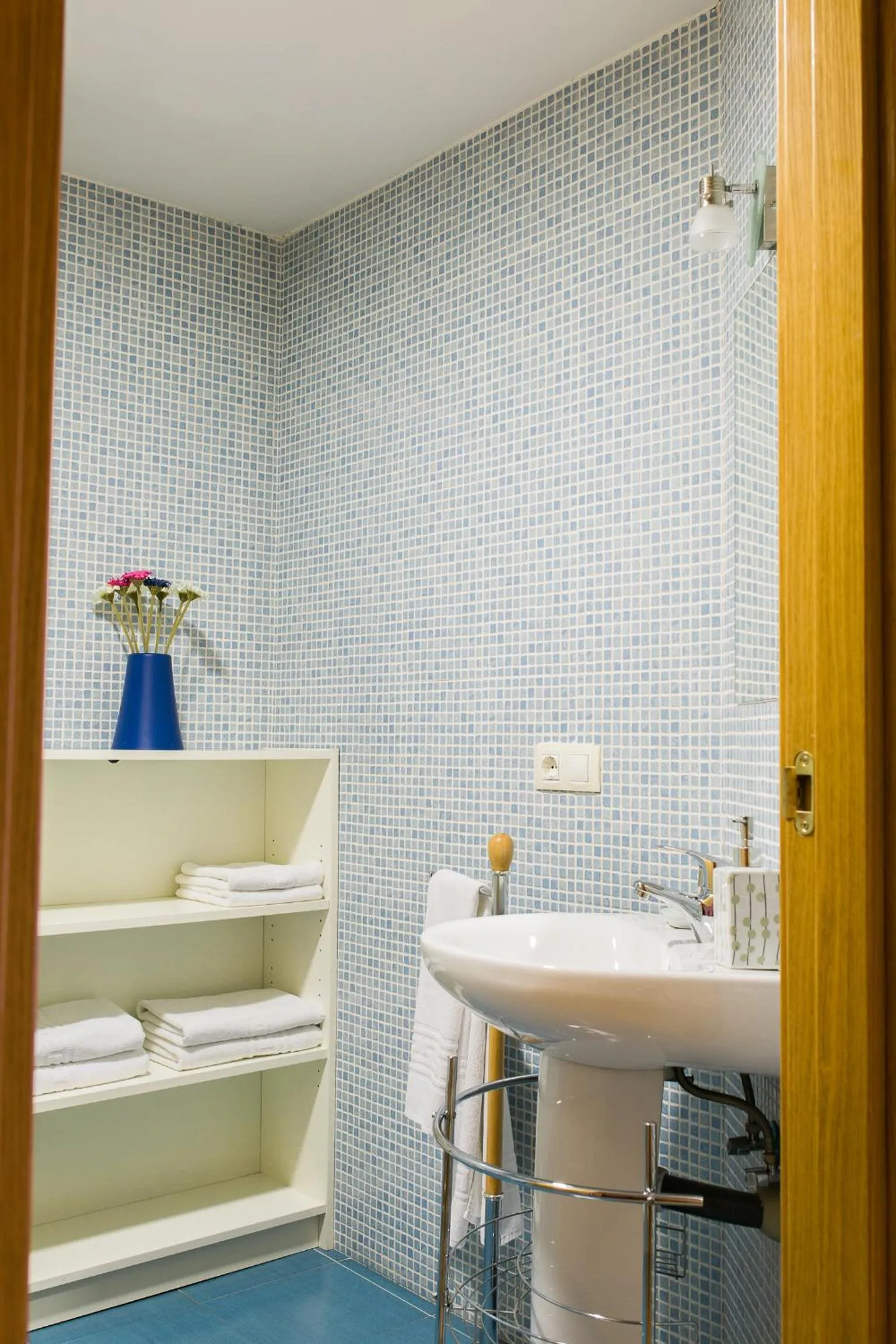 Bathroom in Aticos La Aliseda by Valdesierra