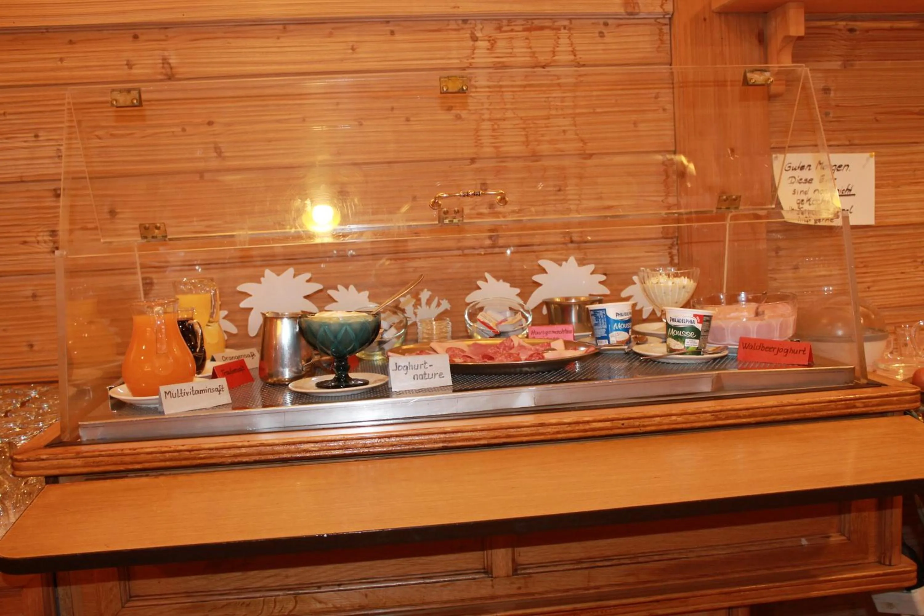 Food and drinks in Hotel Restaurant Schönau