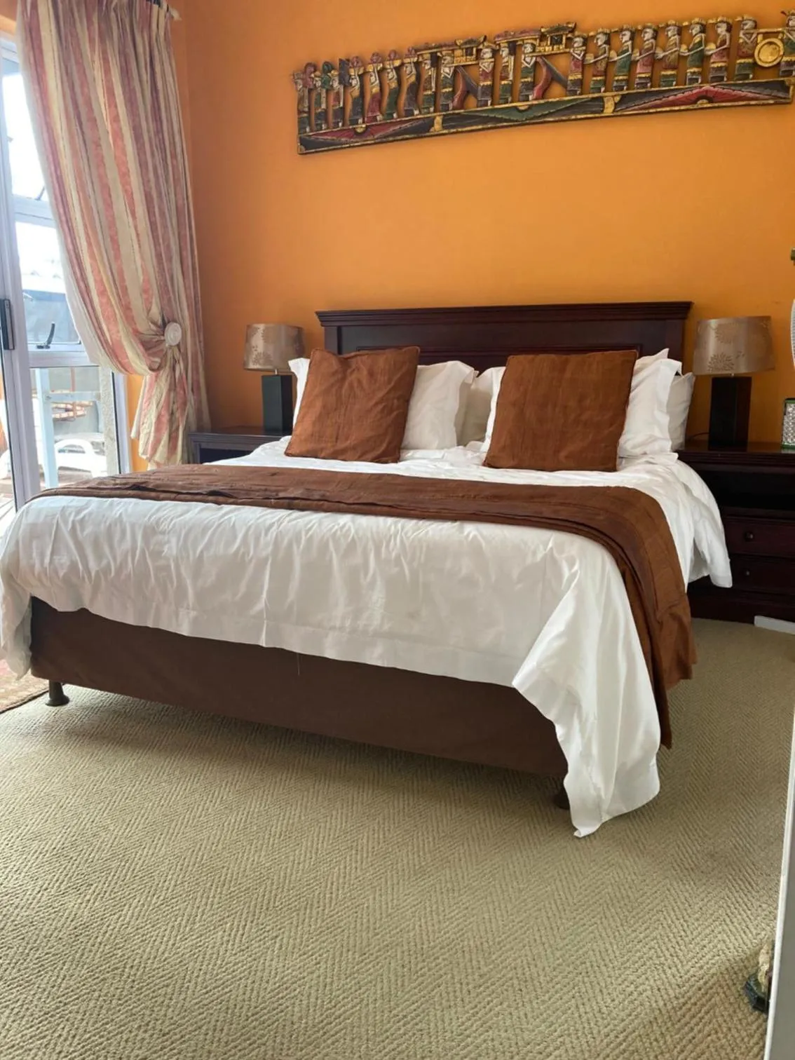 Bedroom, Bed in Brown Jug Guest House