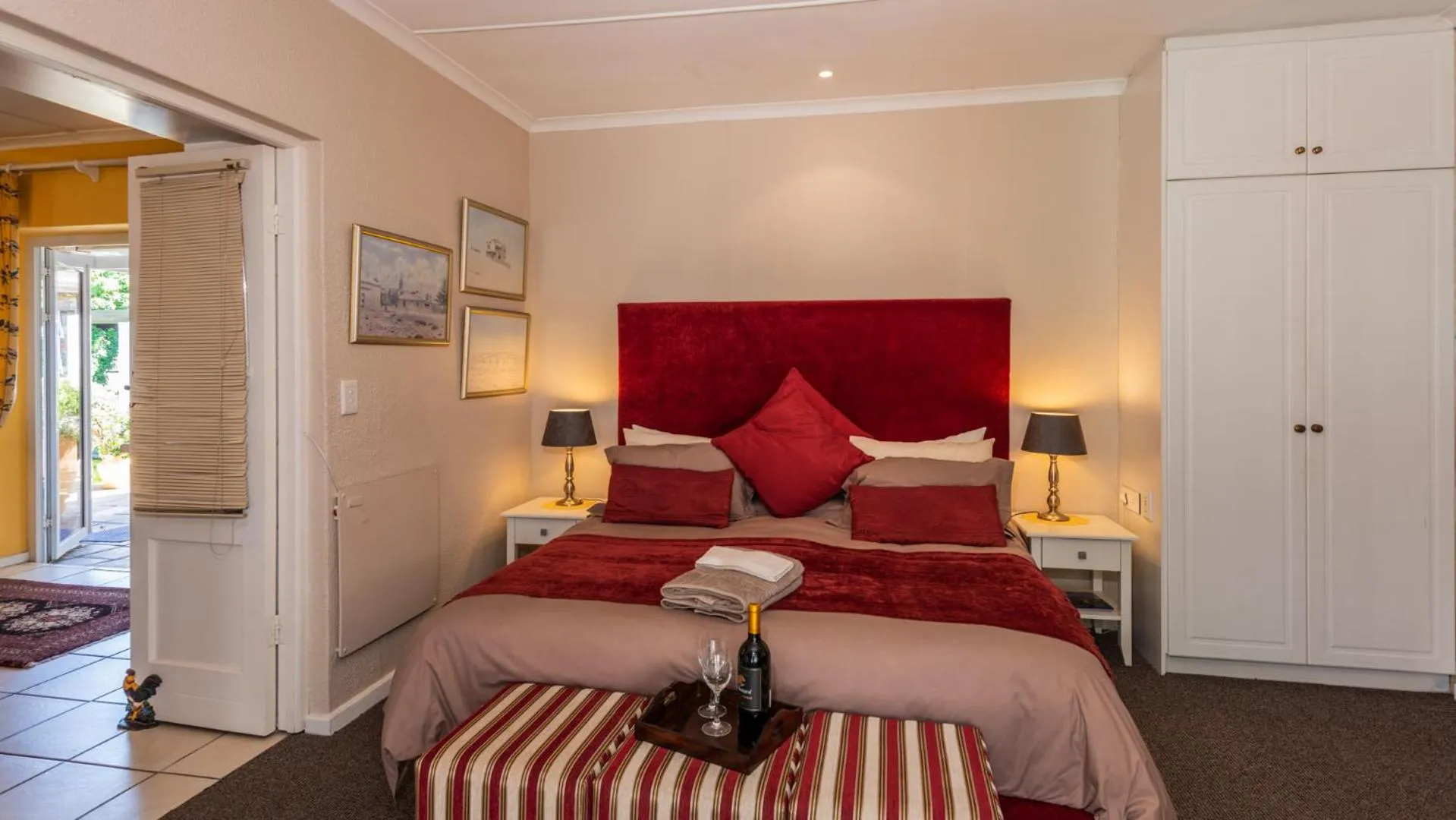 Bedroom, Bed in Brown Jug Guest House