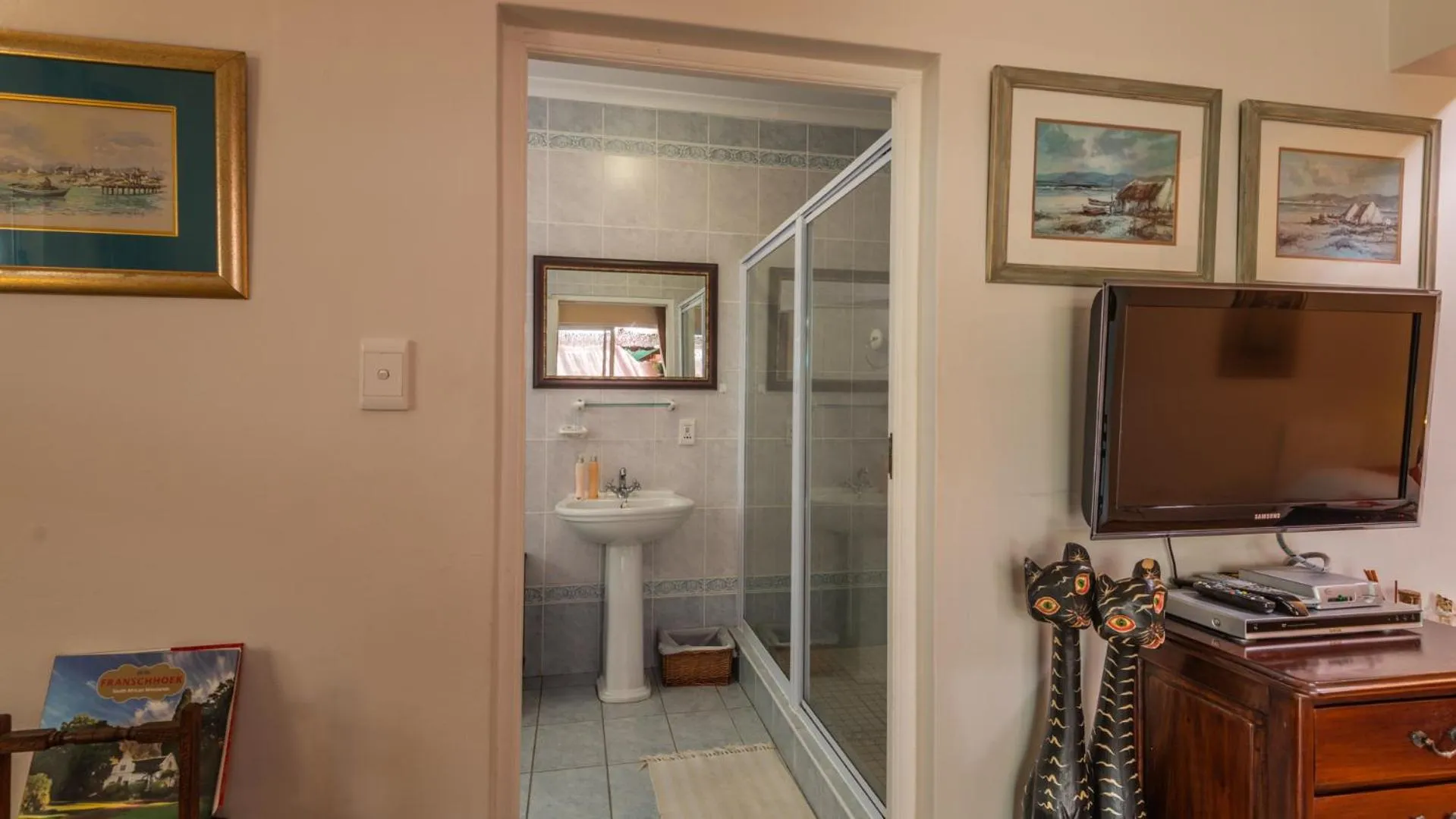 Bathroom in Brown Jug Guest House