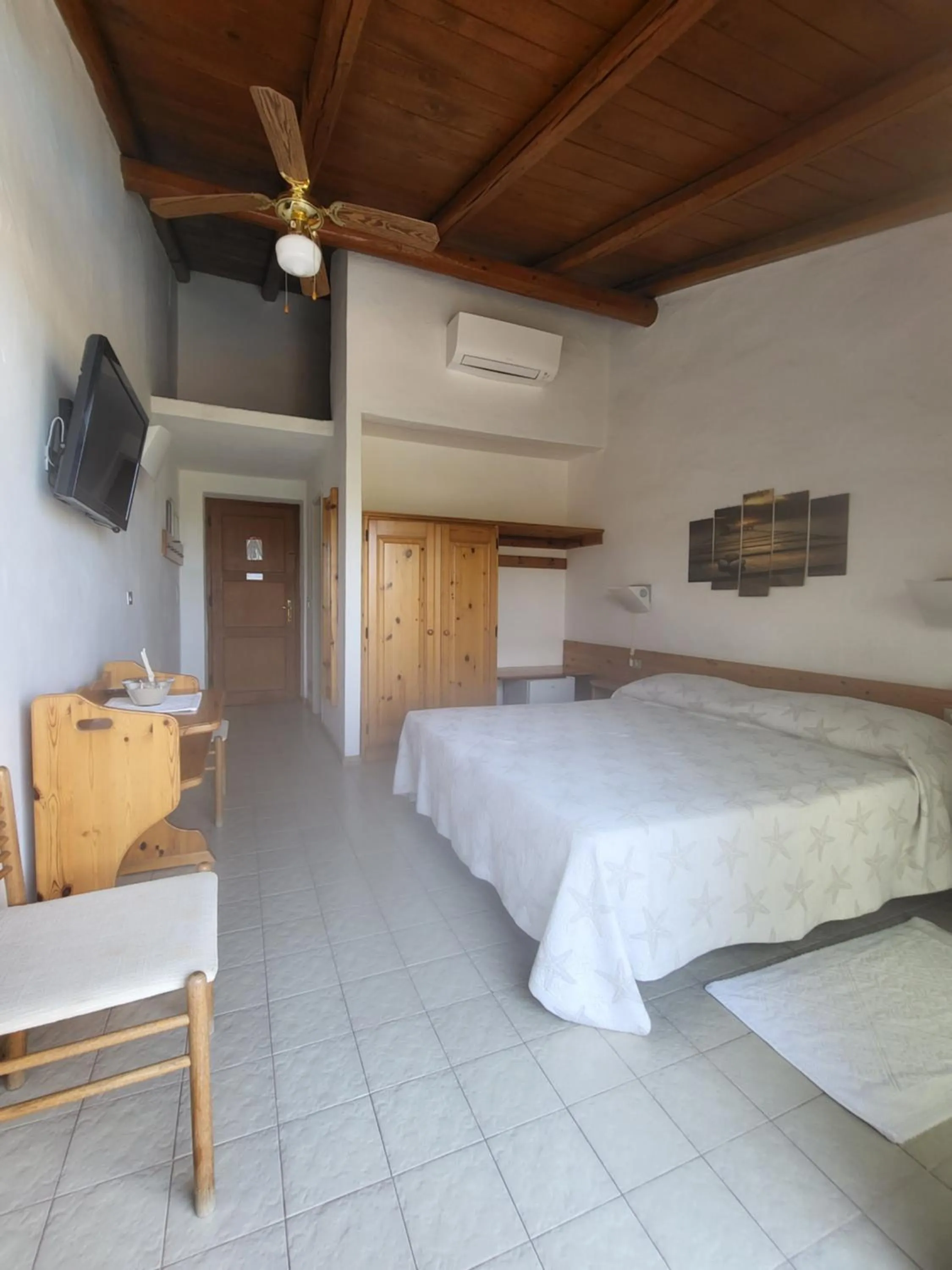 Photo of the whole room, Bed in Hotel Olimpia