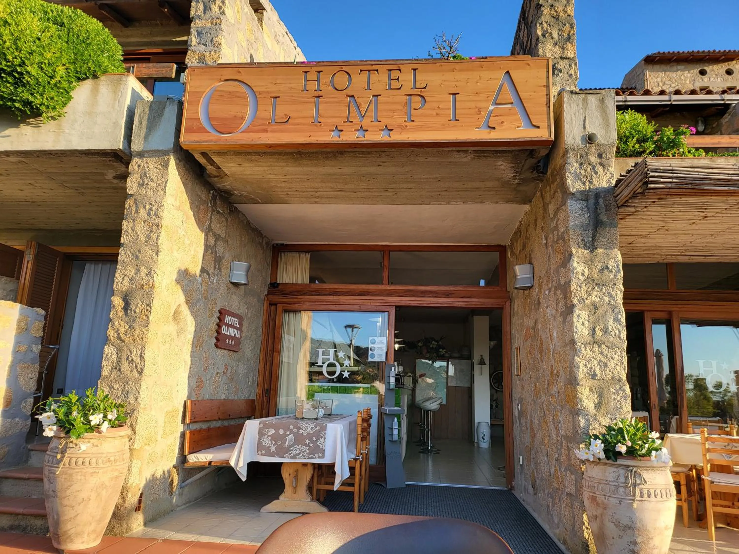 Facade/entrance in Hotel Olimpia