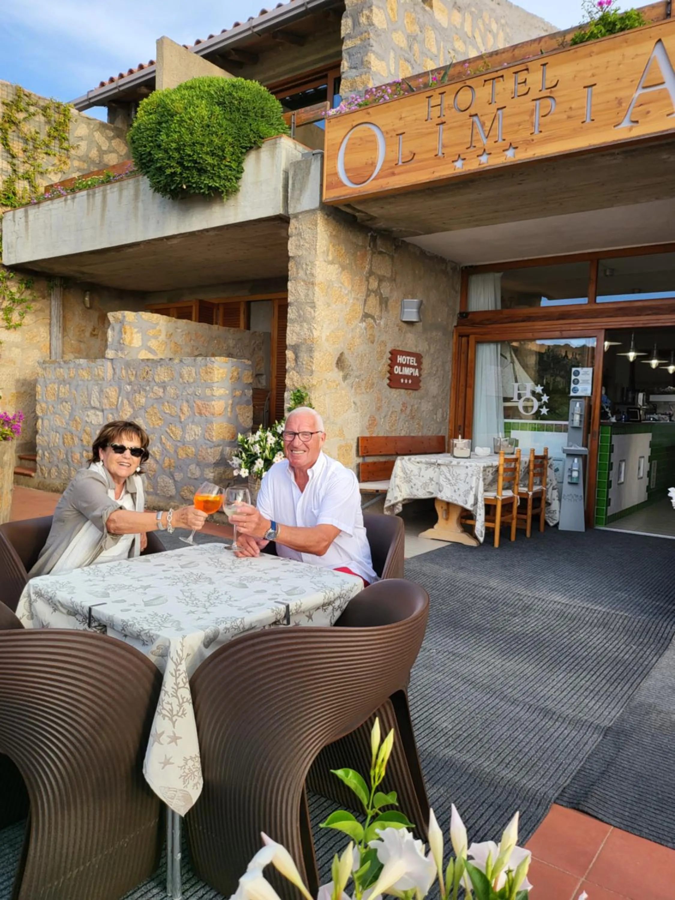 People in Hotel Olimpia