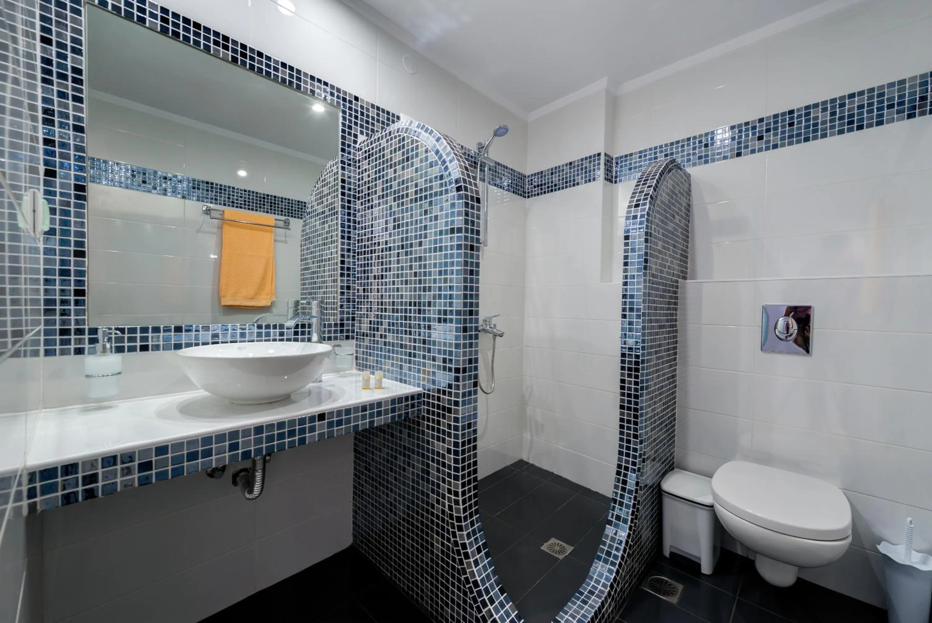 Bathroom in Akis Hotel