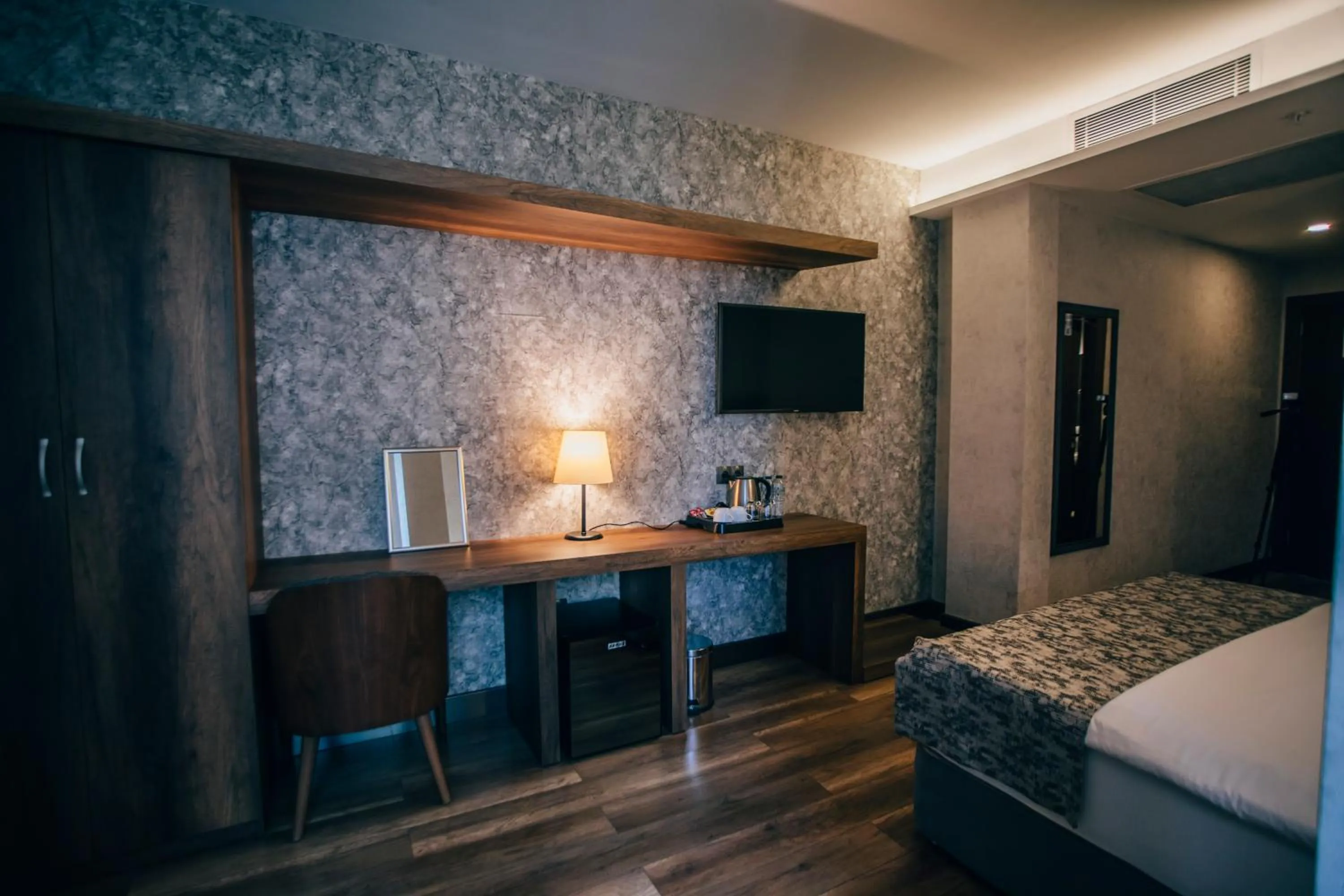 Communal kitchen, Bed in Life Point Hotel