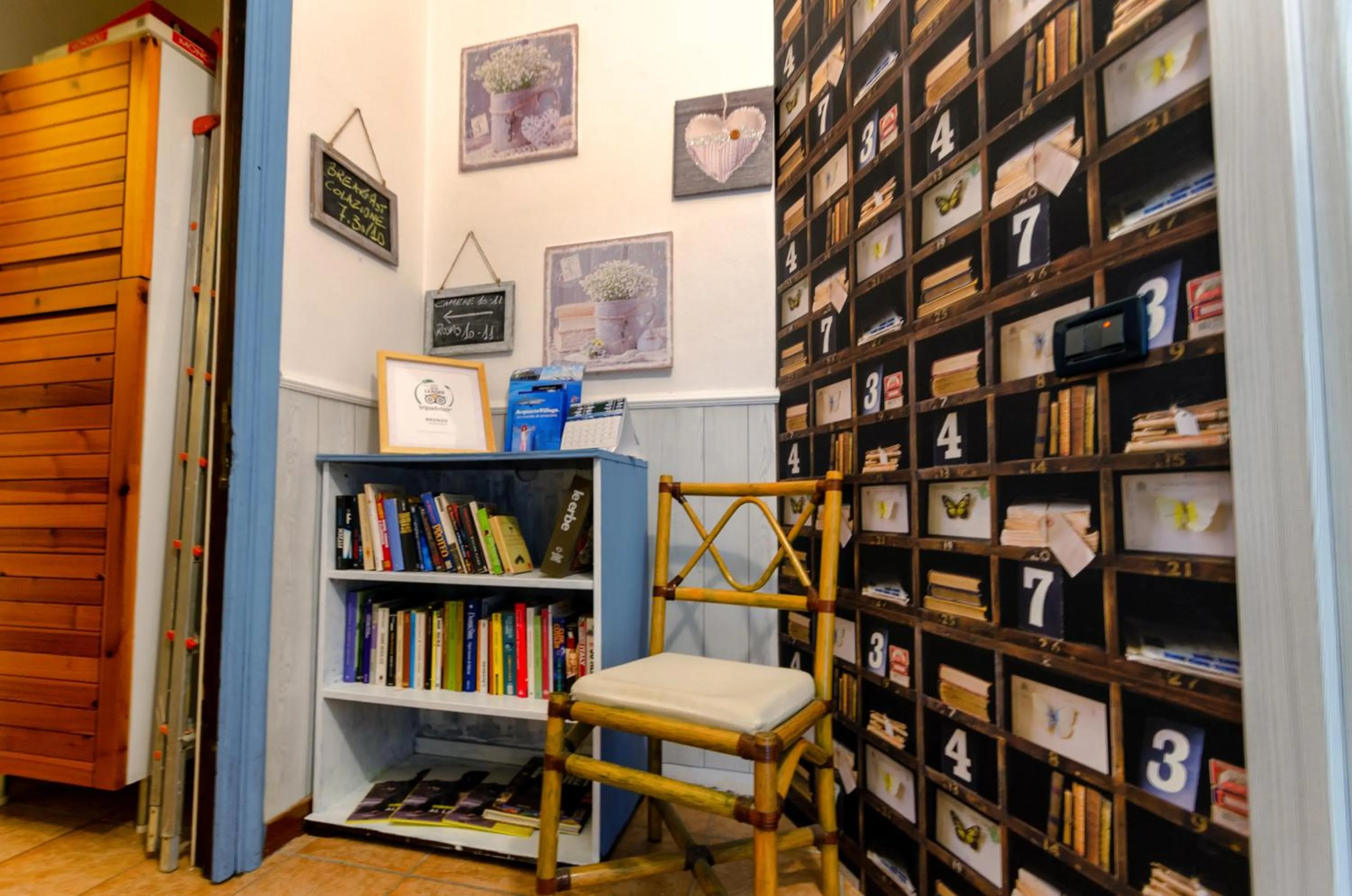 Area and facilities, Library in Hotel San Desiderio