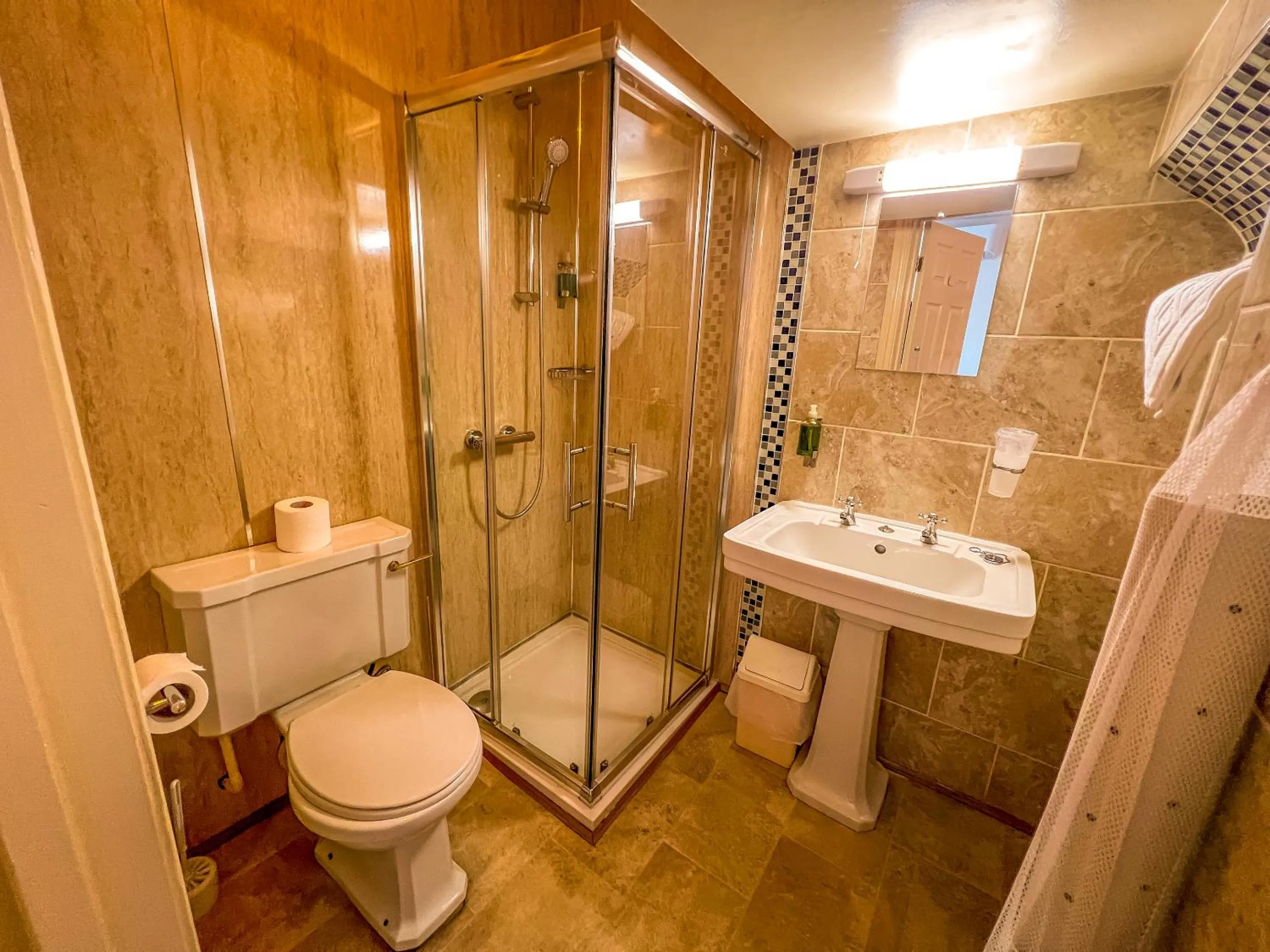 Bathroom in The Red Lion Hotel