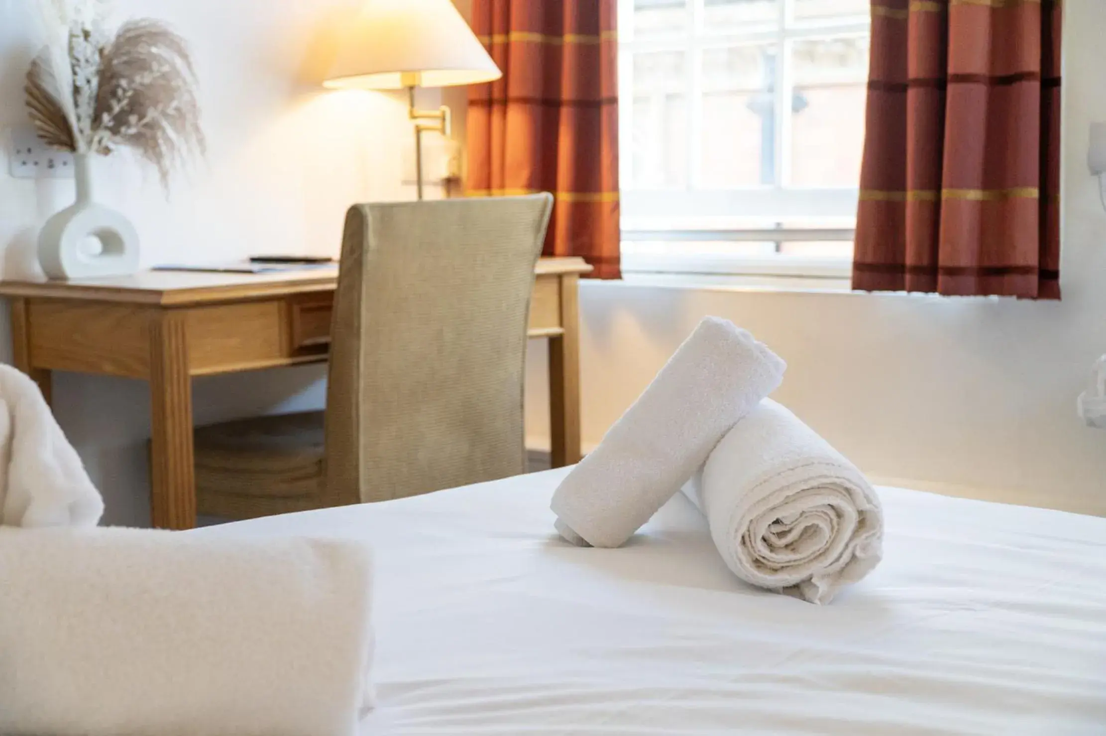 Deluxe Double Room with Shower in The Red Lion Hotel Deluxe Double Room with Shower in The Red Lion Hotel