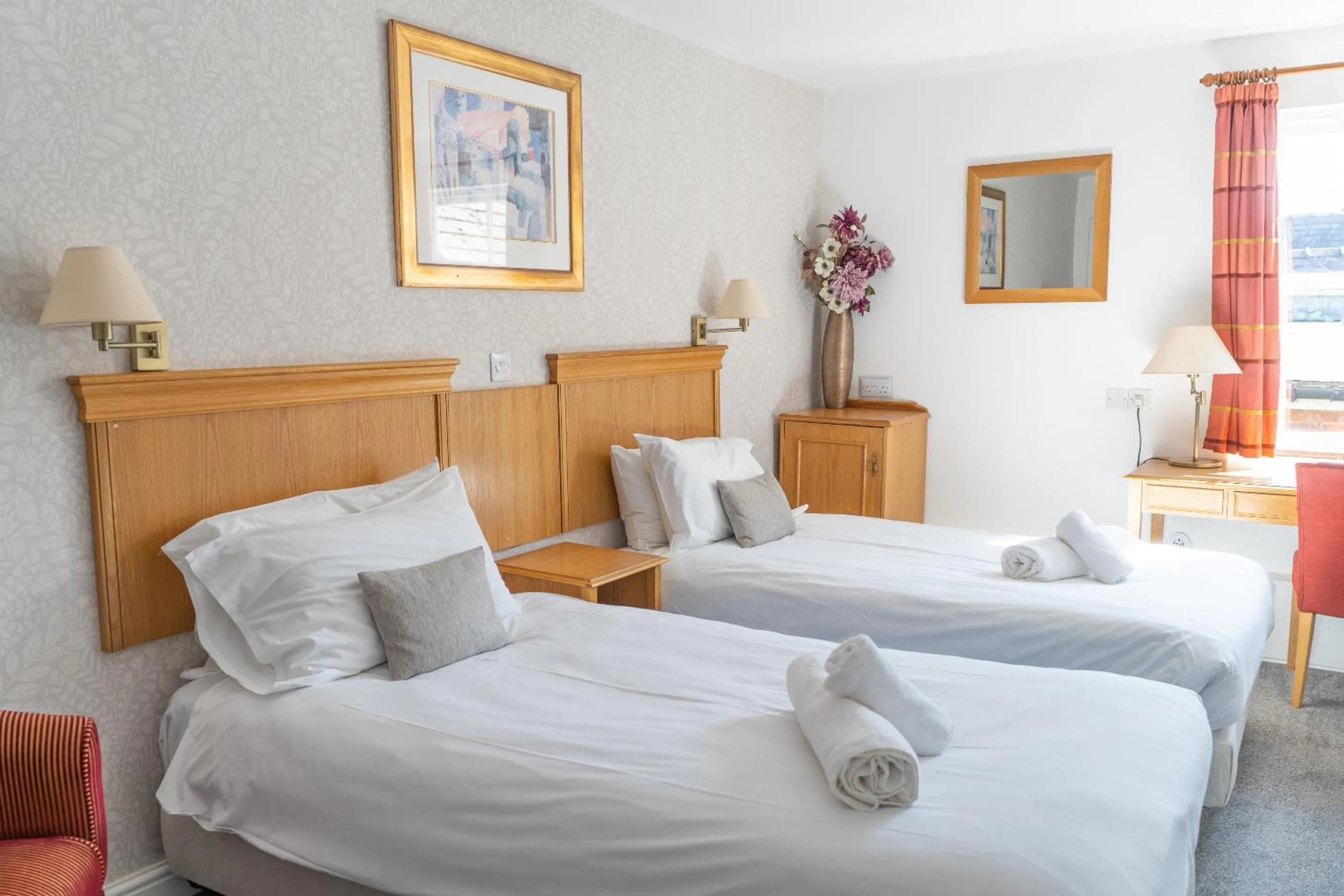 Bedroom, Bed in The Red Lion Hotel