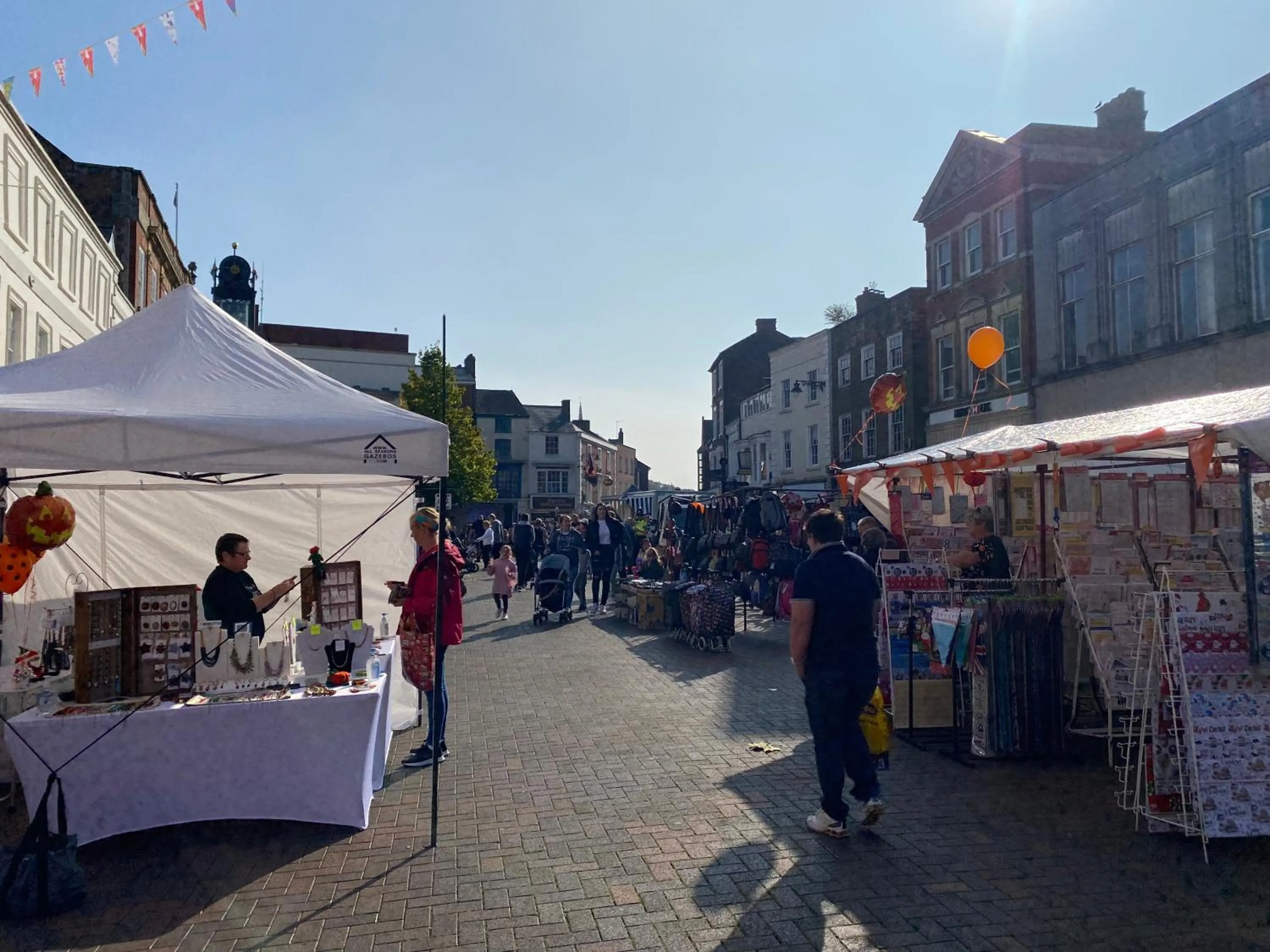 Neighbourhood in The Red Lion Hotel