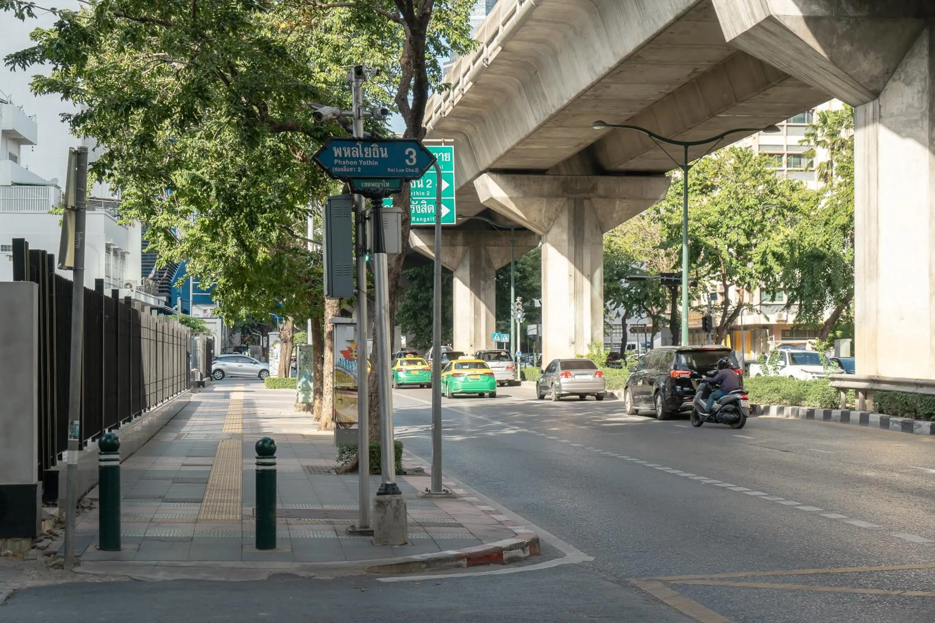 Street view in VIC 3 Bangkok Hotel