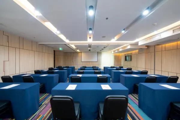 Meeting/conference room in VIC 3 Bangkok Hotel