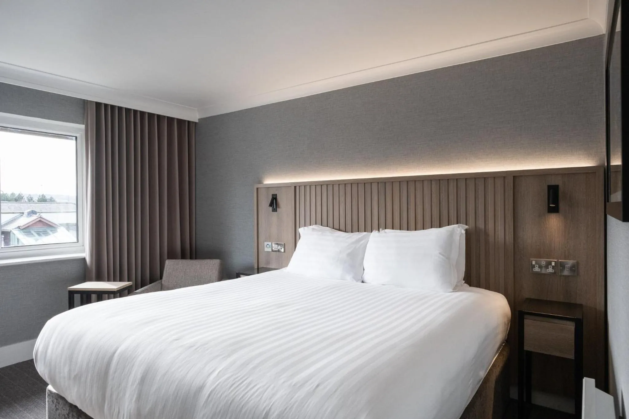 Photo of the whole room, Bed in Sandman Signature Sheffield Quays Hotel