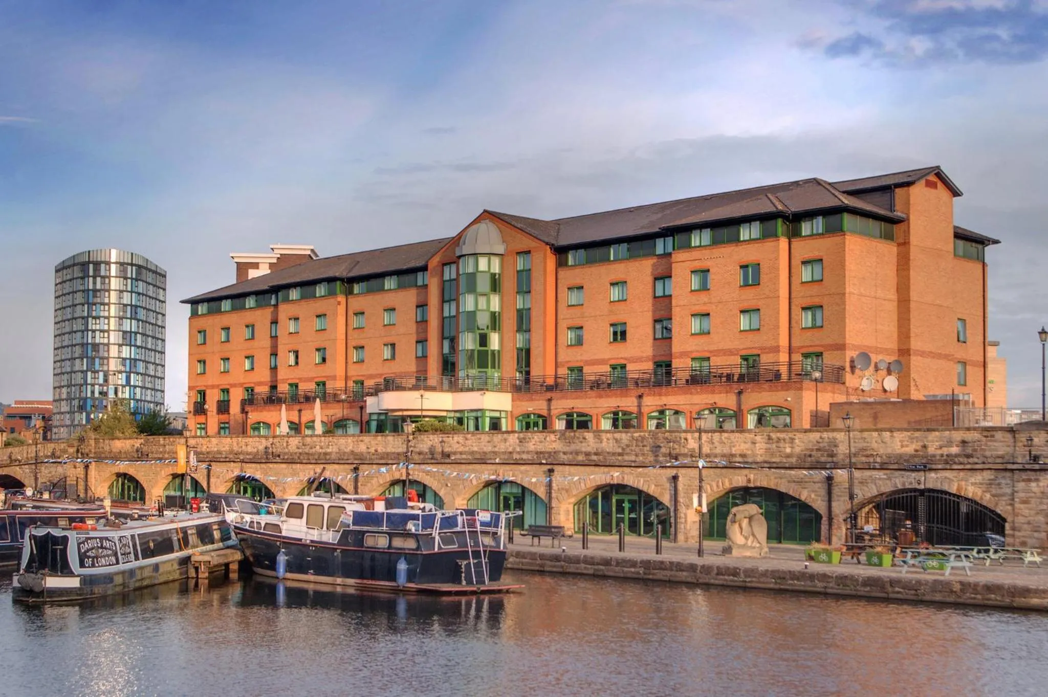 Facade/entrance in Sandman Signature Sheffield Quays Hotel