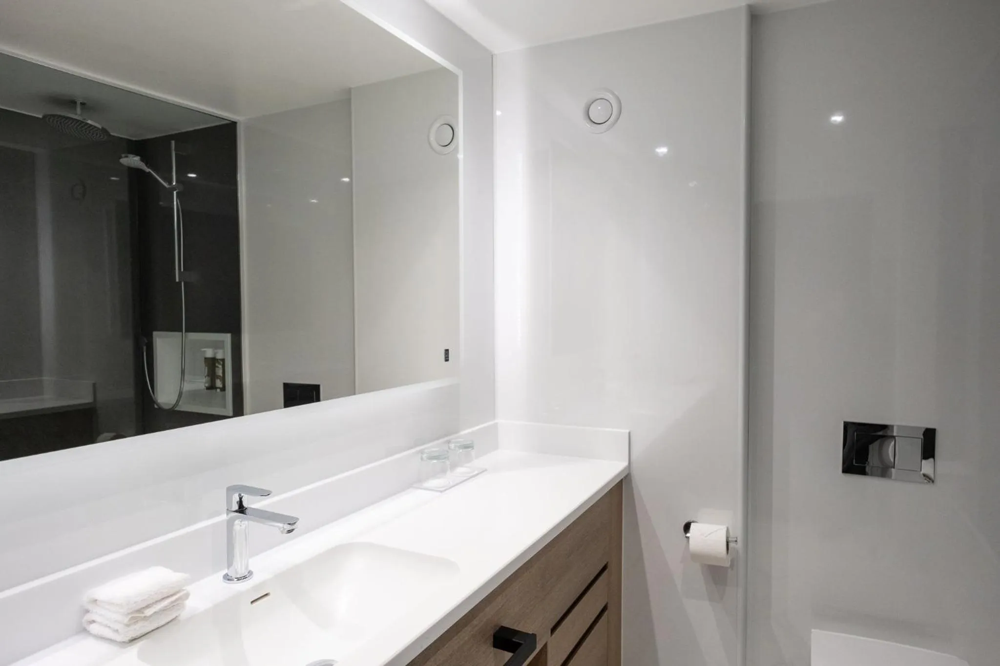 Bathroom in Sandman Signature Sheffield Quays Hotel