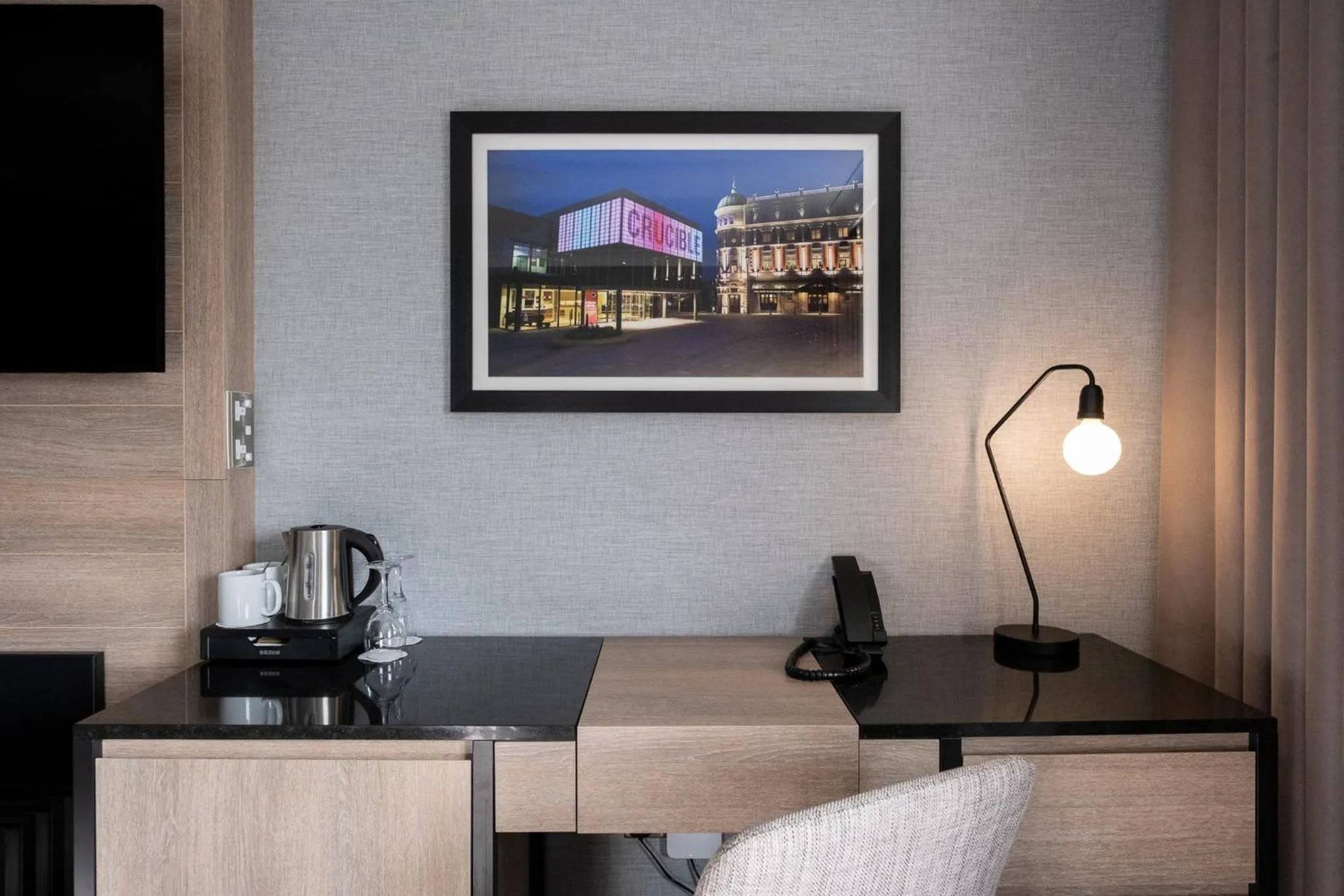 Photo of the whole room in Sandman Signature Sheffield Quays Hotel