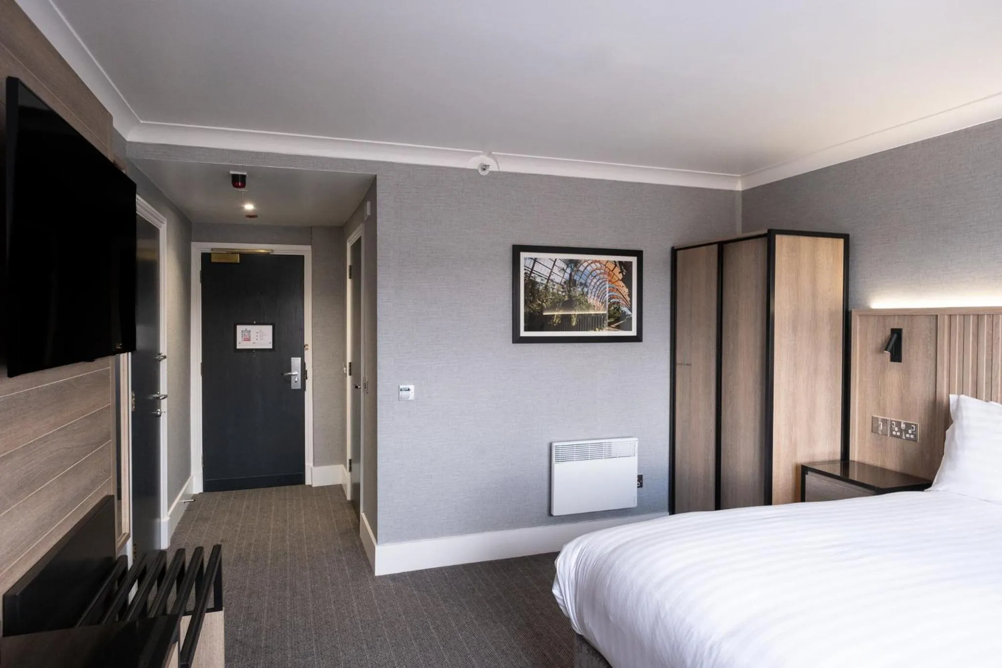 Photo of the whole room, Bed in Sandman Signature Sheffield Quays Hotel