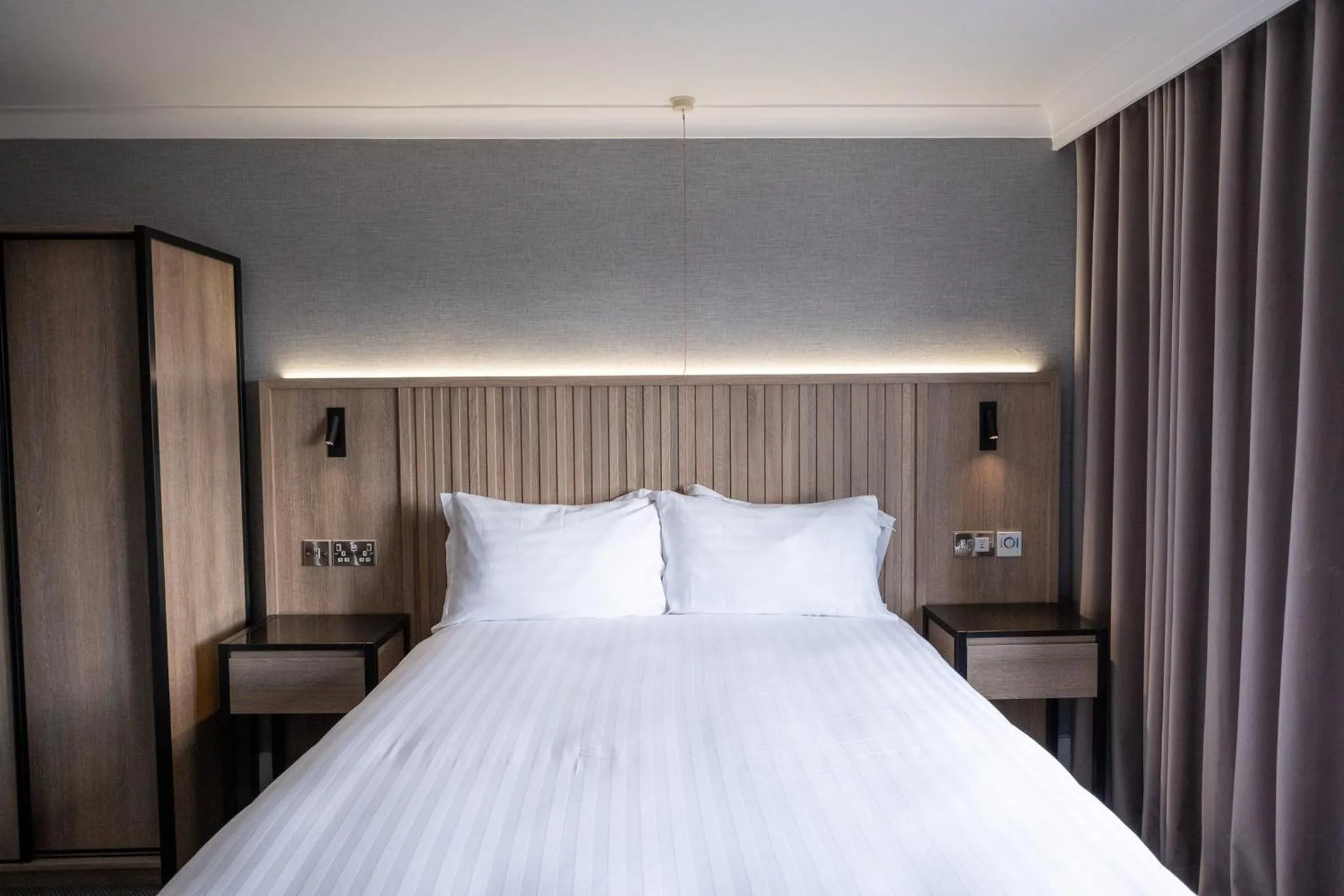 Photo of the whole room, Bed in Sandman Signature Sheffield Quays Hotel