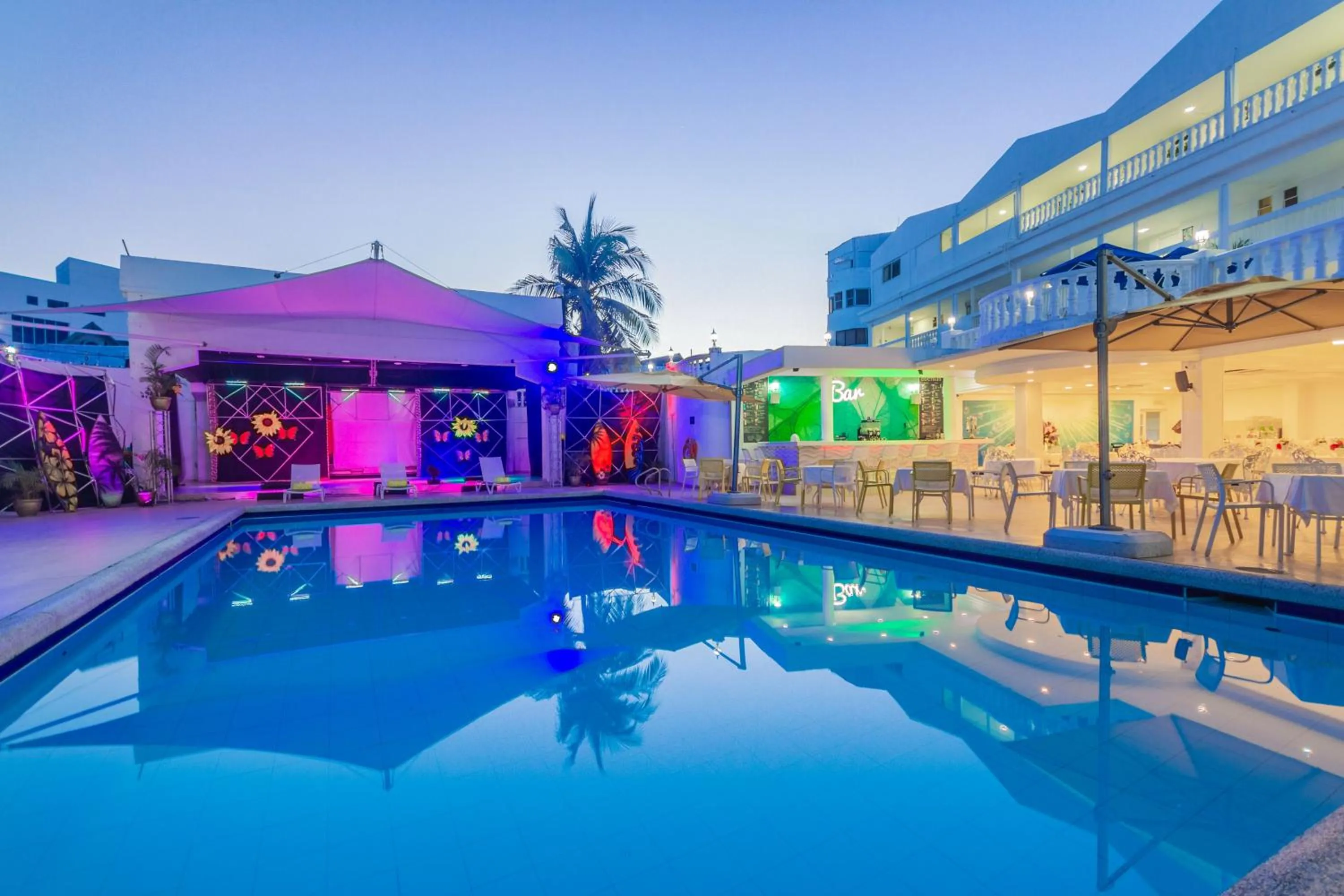 Swimming pool in Hotel El Dorado