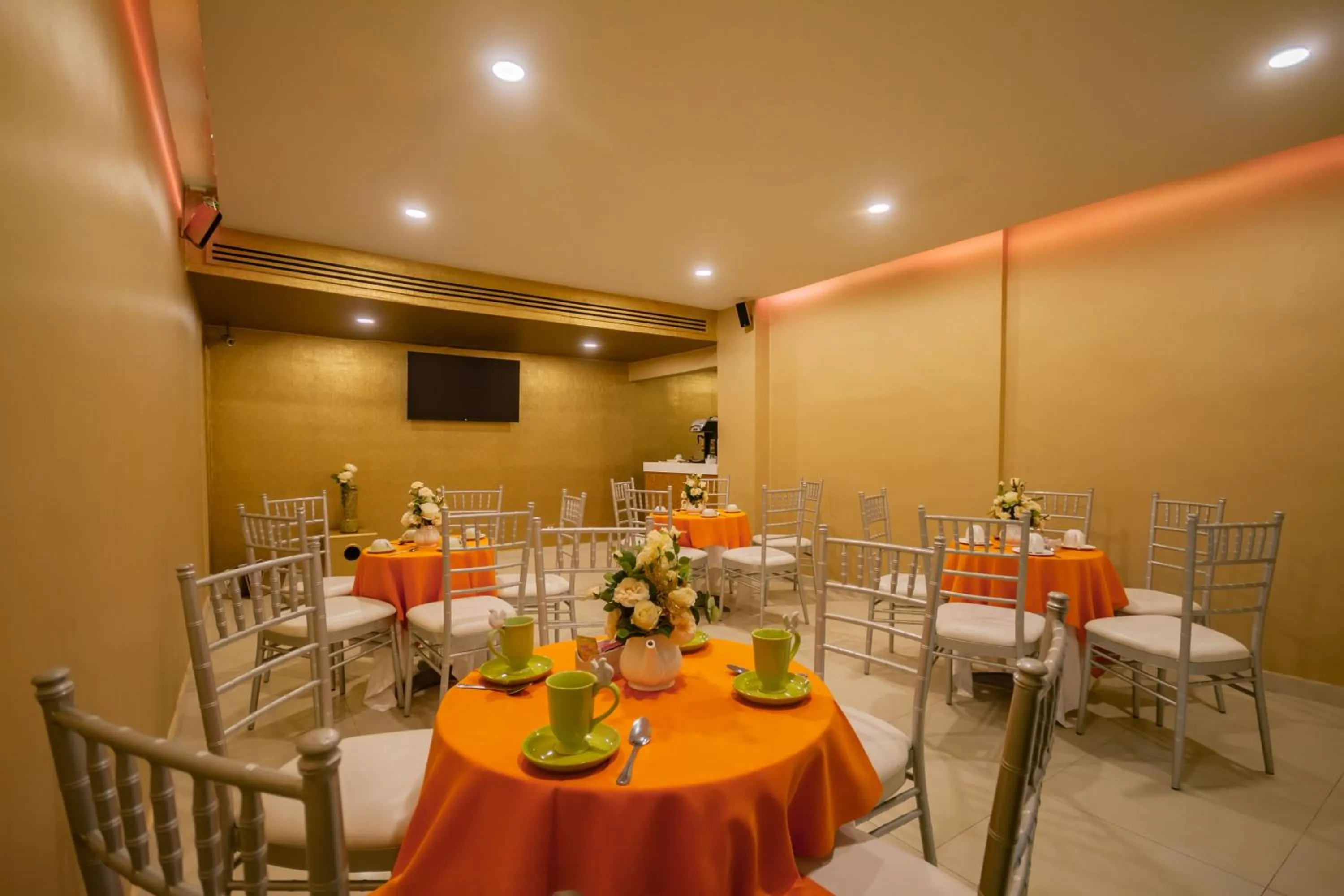 Communal lounge/ TV room in Hotel El Dorado