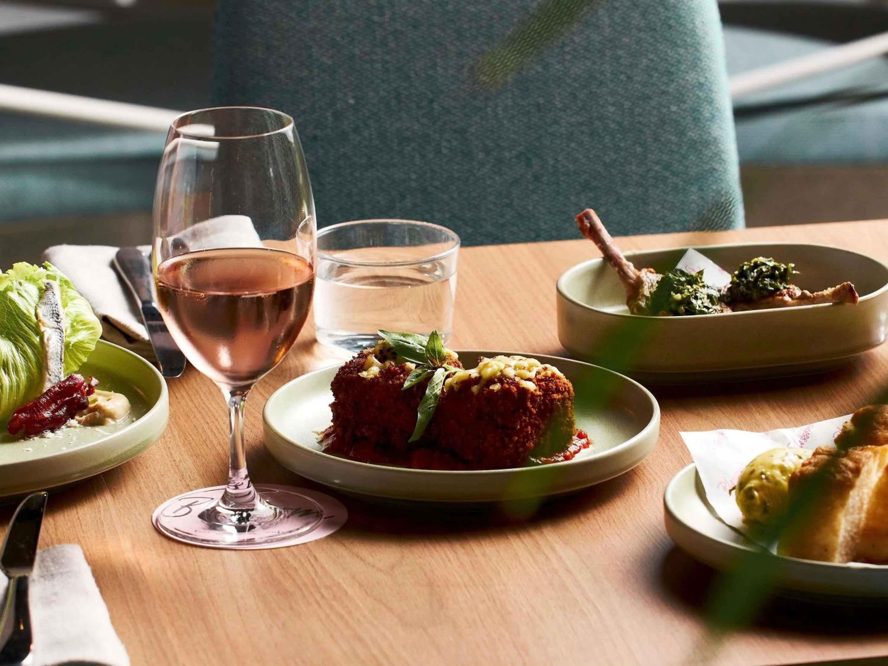 Restaurant/places to eat in Pullman Melbourne City Centre