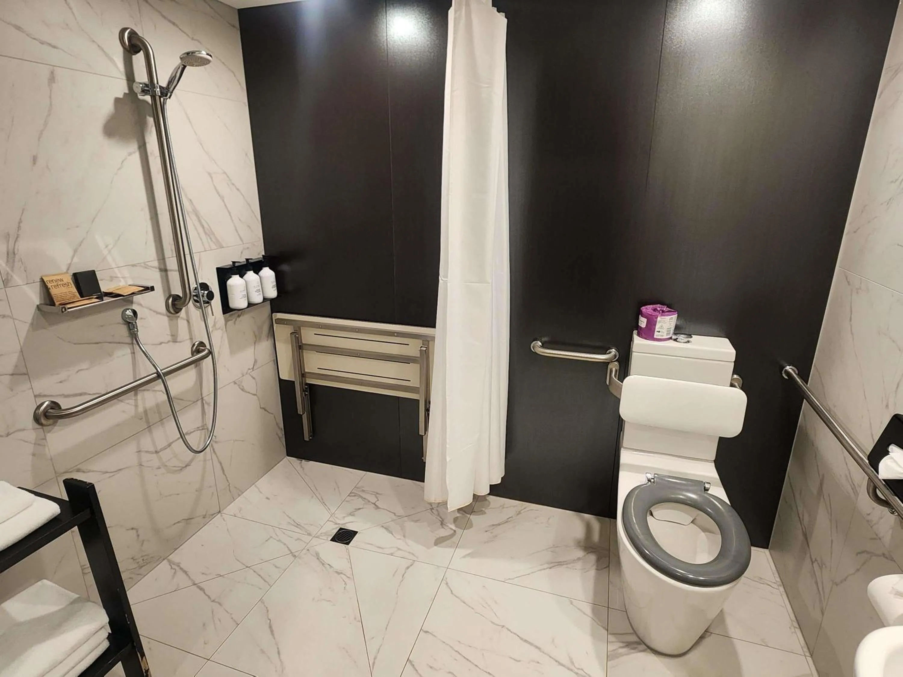 Bedroom in Pullman Melbourne City Centre